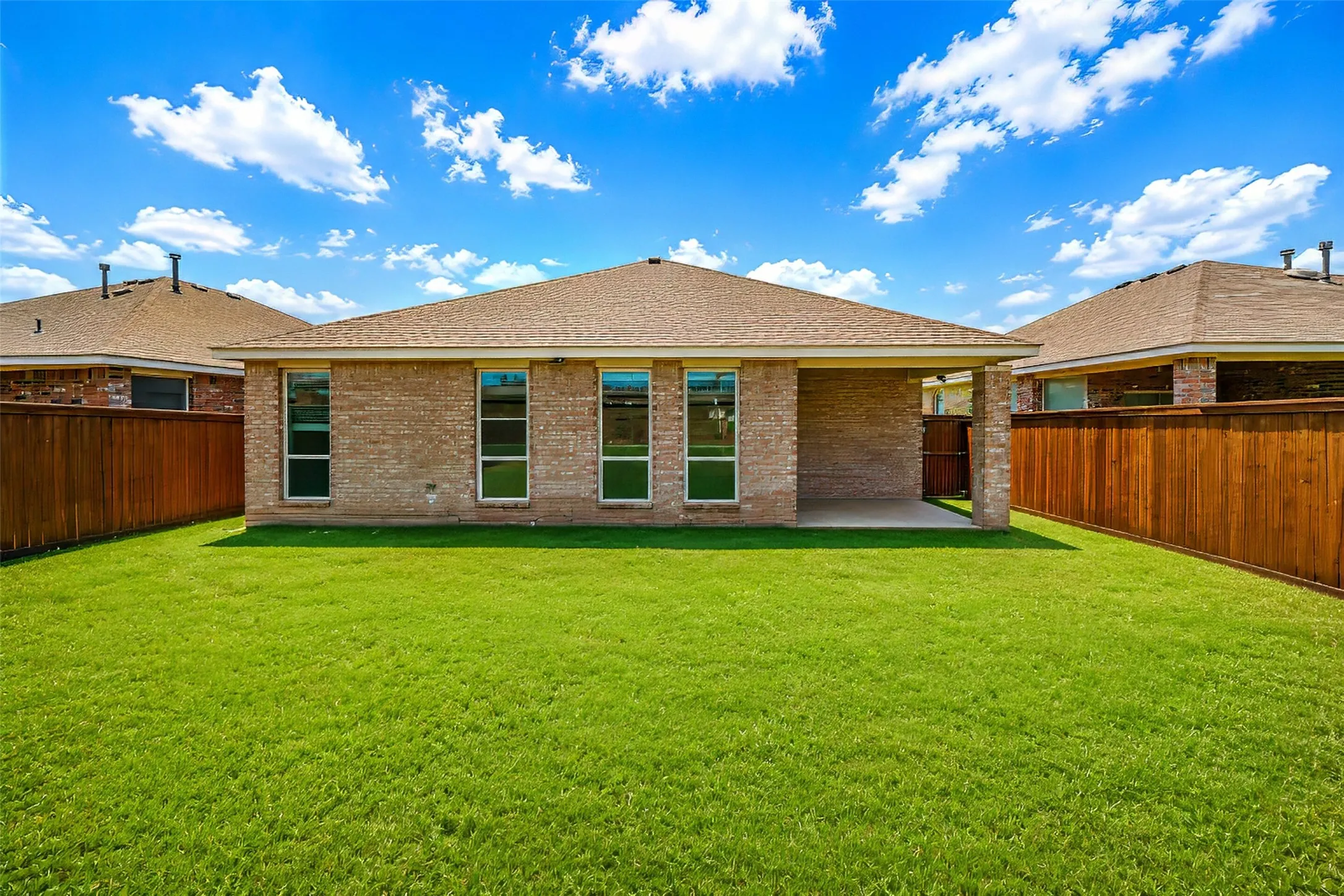 Single Family Residence For Rent in Tarrant County , 4552 Rush River Trail, Fort Worth, Texas 76123, 3 Bedroom, 2 Bathroom, 2 Garage spaces, 1,692 Sqft, built in 2004, mls#21318629, Real Estate Agent in Fort Worth, Homes For Rent in Tarrant county, Homes For Rent in Fort Worth, Realtor in Fort Worth Texas, Real Estate Brokerage Independent Realty Texas, Luminita Cordes Realtor