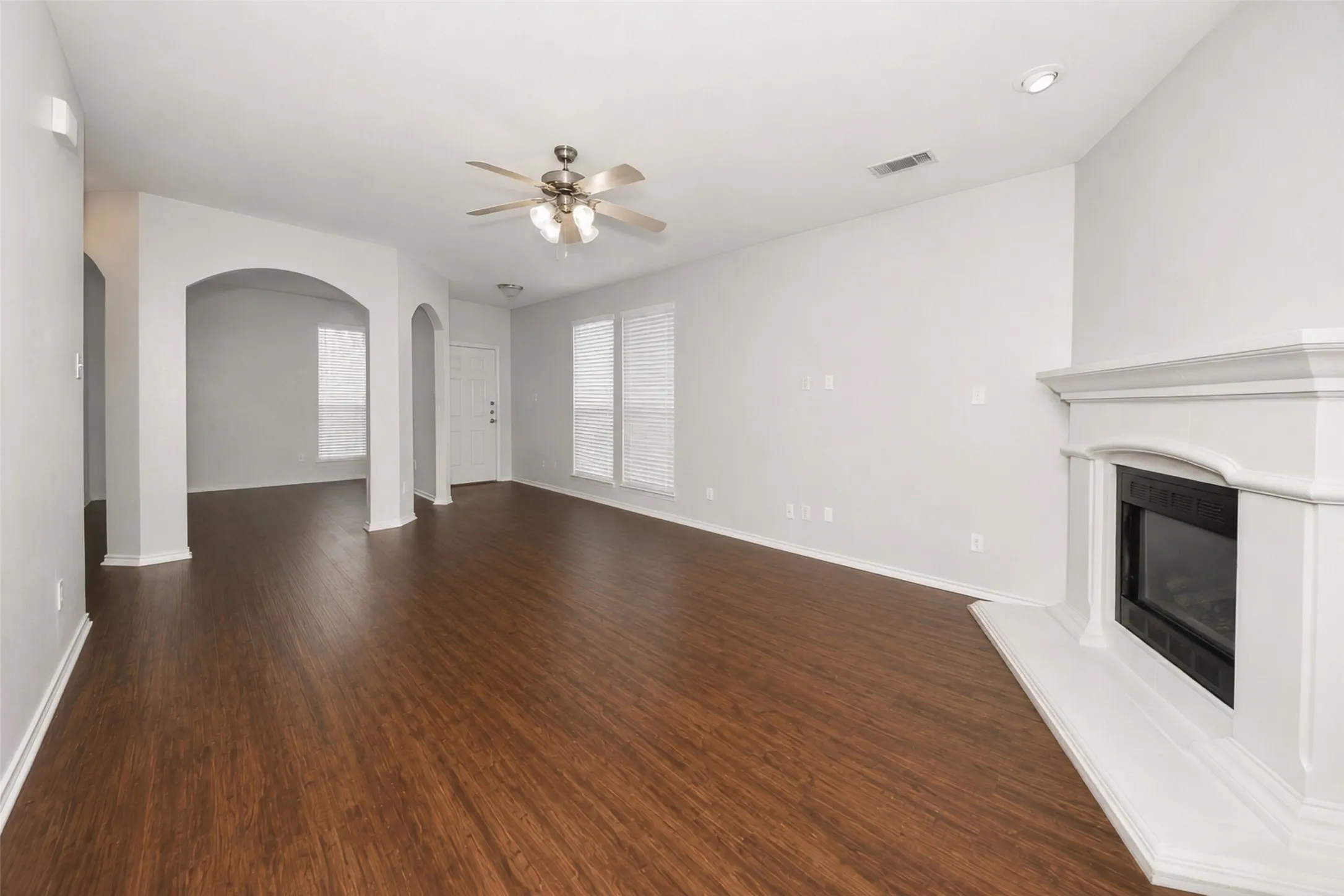 Single Family Residence For Rent in Tarrant County , 4552 Rush River Trail, Fort Worth, Texas 76123, 3 Bedroom, 2 Bathroom, 2 Garage spaces, 1,692 Sqft, built in 2004, mls#21318629, Real Estate Agent in Fort Worth, Homes For Rent in Tarrant county, Homes For Rent in Fort Worth, Realtor in Fort Worth Texas, Real Estate Brokerage Independent Realty Texas, Luminita Cordes Realtor