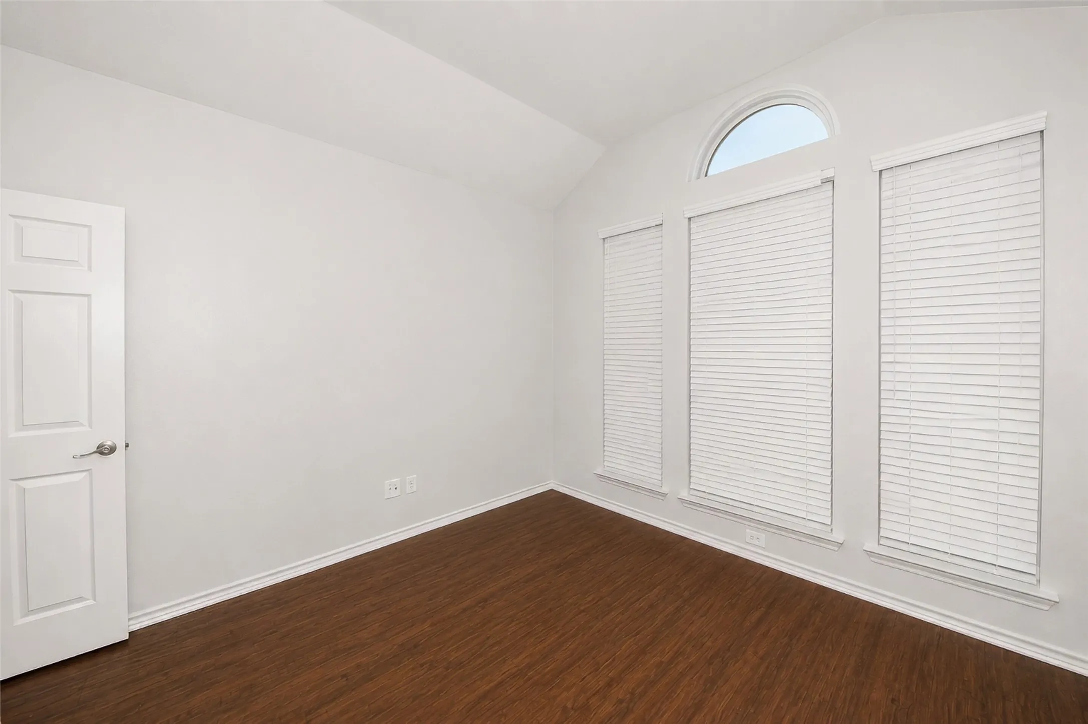 Single Family Residence For Rent in Tarrant County , 4552 Rush River Trail, Fort Worth, Texas 76123, 3 Bedroom, 2 Bathroom, 2 Garage spaces, 1,692 Sqft, built in 2004, mls#21318629, Real Estate Agent in Fort Worth, Homes For Rent in Tarrant county, Homes For Rent in Fort Worth, Realtor in Fort Worth Texas, Real Estate Brokerage Independent Realty Texas, Luminita Cordes Realtor