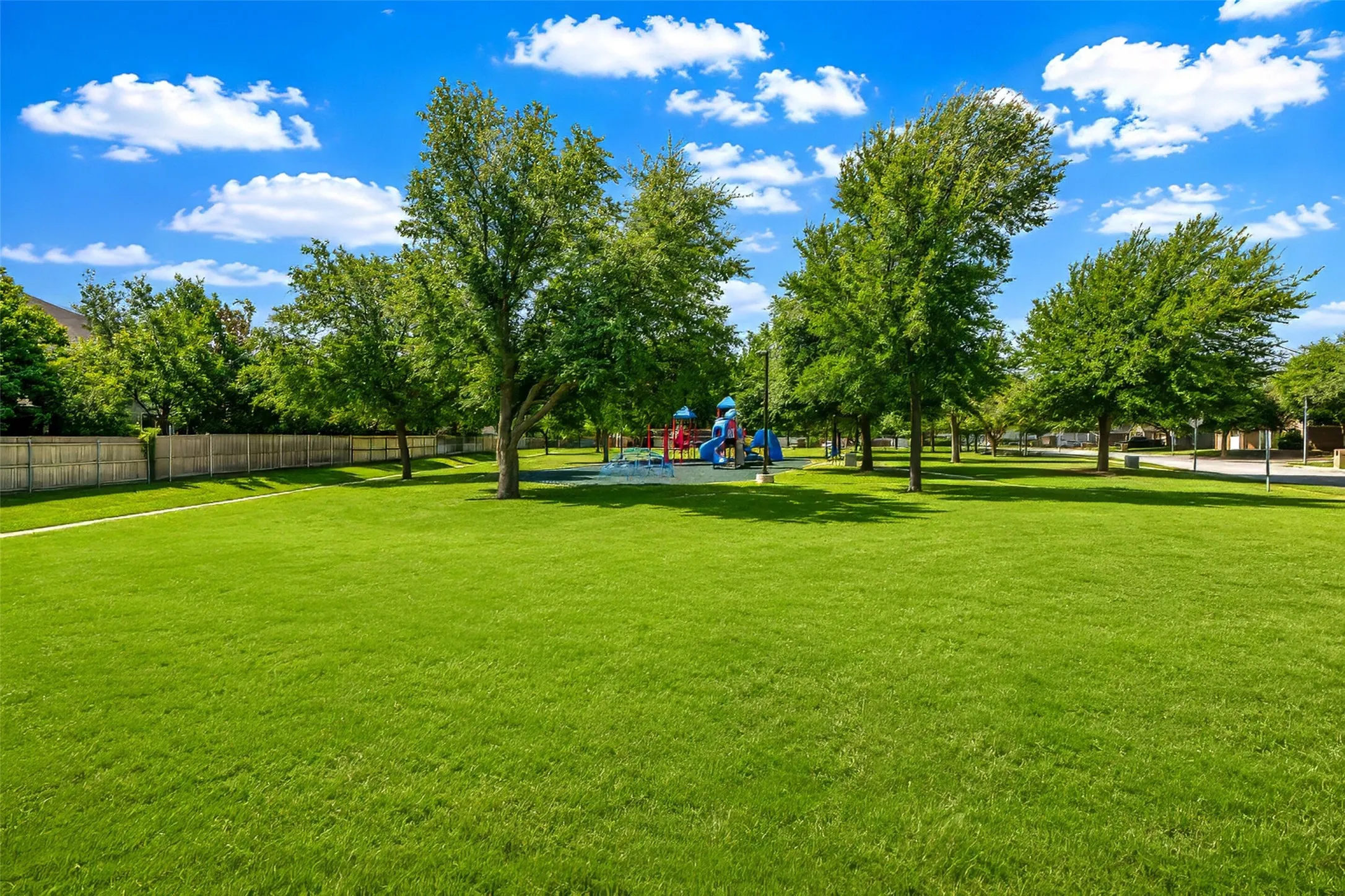 Single Family Residence For Rent in Tarrant County , 4552 Rush River Trail, Fort Worth, Texas 76123, 3 Bedroom, 2 Bathroom, 2 Garage spaces, 1,692 Sqft, built in 2004, mls#21318629, Real Estate Agent in Fort Worth, Homes For Rent in Tarrant county, Homes For Rent in Fort Worth, Realtor in Fort Worth Texas, Real Estate Brokerage Independent Realty Texas, Luminita Cordes Realtor
