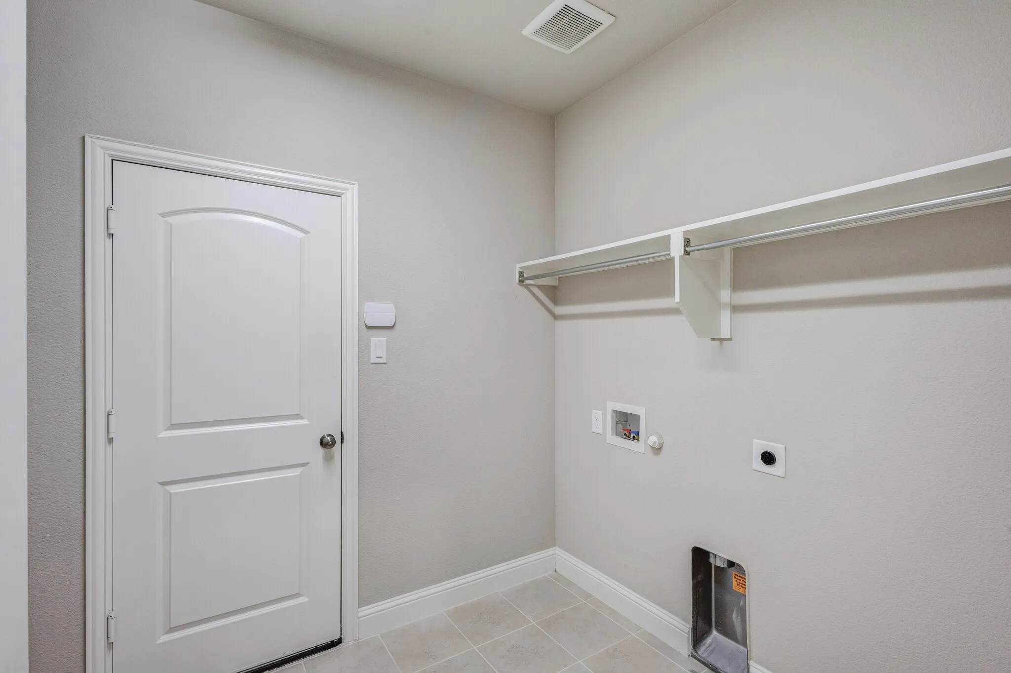 Single Family Residence For Rent in Denton County , 15609 Canyon Ridge, Prosper, Texas 75078, 4 Bedroom, 3 Bathroom, 2 Garage spaces, 2,399 Sqft, built in 2017, mls#21353621, Real Estate Agent in Prosper, Homes For Rent in Denton county, Homes For Rent in Prosper, Realtor in Prosper Texas, Real Estate Brokerage Independent Realty Texas, Luminita Cordes Realtor