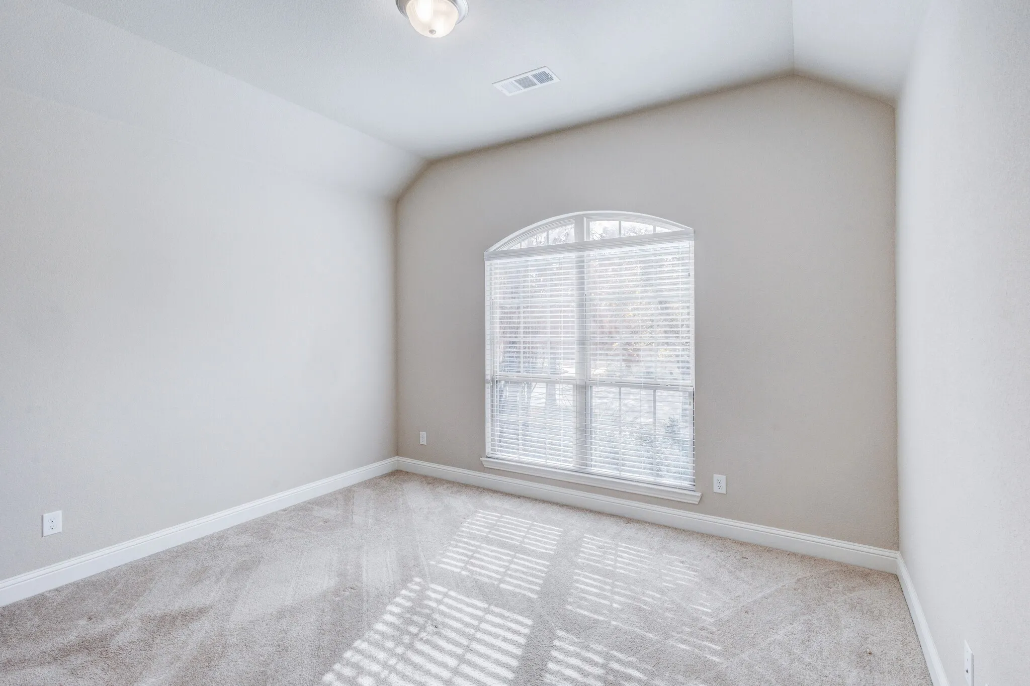 Single Family Residence For Rent in Denton County , 15609 Canyon Ridge, Prosper, Texas 75078, 4 Bedroom, 3 Bathroom, 2 Garage spaces, 2,399 Sqft, built in 2017, mls#21353621, Real Estate Agent in Prosper, Homes For Rent in Denton county, Homes For Rent in Prosper, Realtor in Prosper Texas, Real Estate Brokerage Independent Realty Texas, Luminita Cordes Realtor