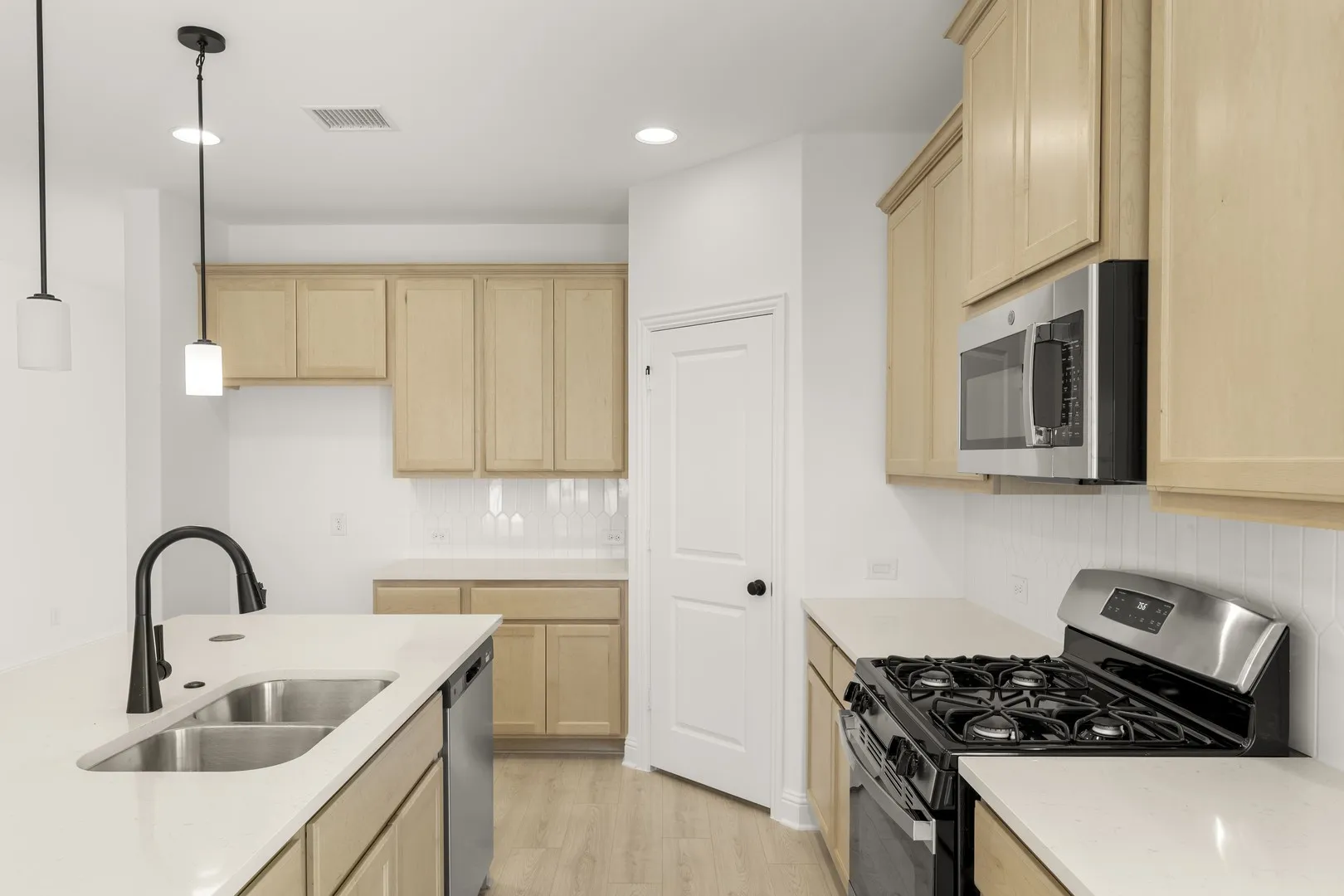 08. 2519 Sturgis - Kitchen (3)