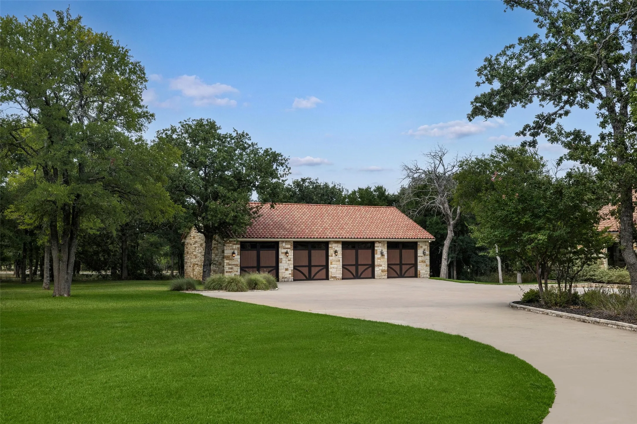 Single Family Residence For Sale in Parker County , 610 River Ranch Road, Aledo, Texas 76008, 4 Bedrooms, 7 Bathrooms, 8 Garage spaces, 6,996 Sqft, built in 2012, Price $4,650,000, mls#21352692, Real Estate Agent in Aledo, Homes For Sale in Parker county, Homes For Sale in Aledo, Realtor in Aledo Texas, Real Estate Brokerage Independent Realty Texas, Luminita Cordes Realtor