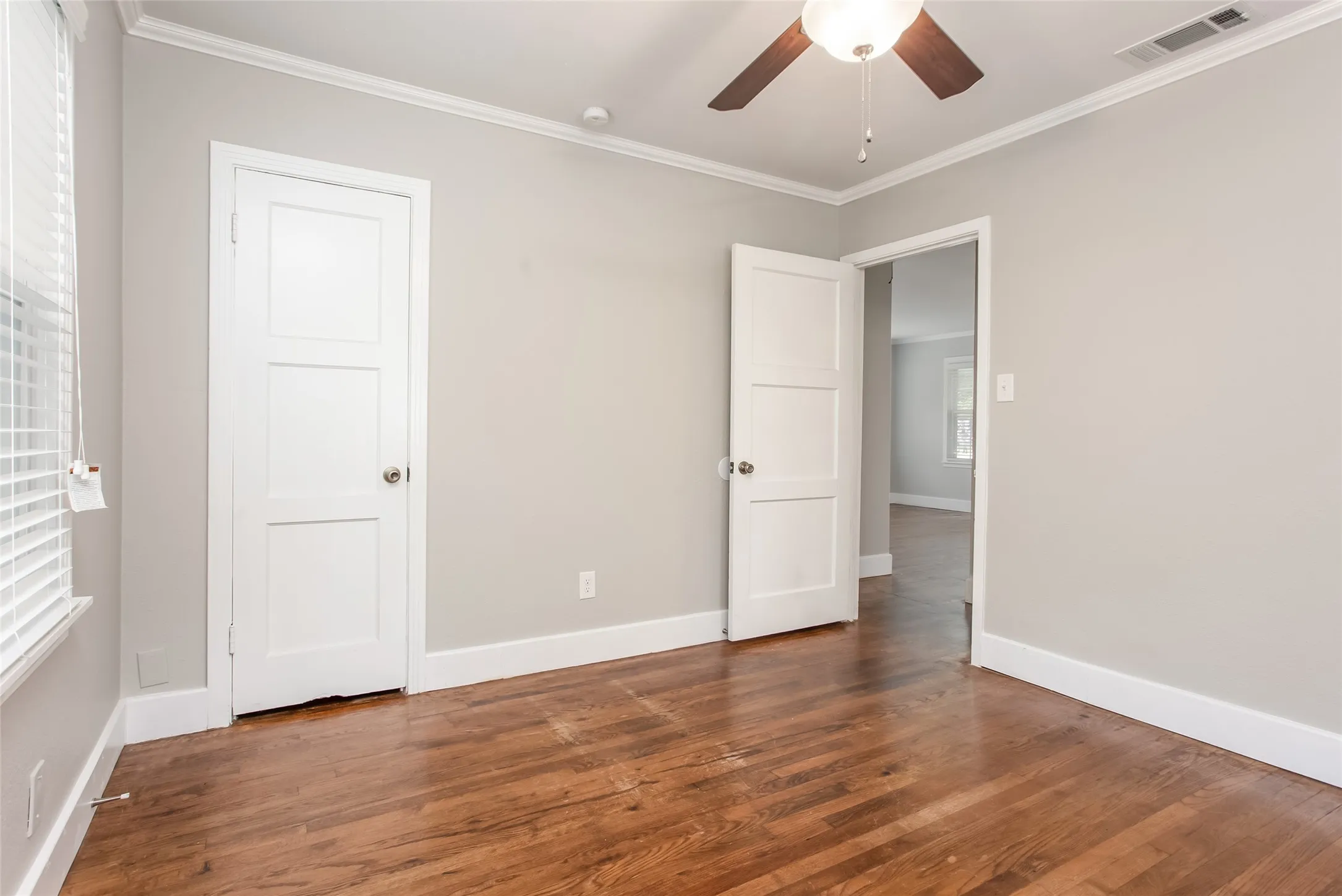 Single Family Residence For Rent in Tarrant County , 5612 Birchman Avenue, Fort Worth, Texas 76107, 3 Bedroom, 2 Bathroom, 2 Garage spaces, 1,089 Sqft, built in 1948, mls#21352759, Real Estate Agent in Fort Worth, Homes For Rent in Tarrant county, Homes For Rent in Fort Worth, Realtor in Fort Worth Texas, Real Estate Brokerage Independent Realty Texas, Luminita Cordes Realtor