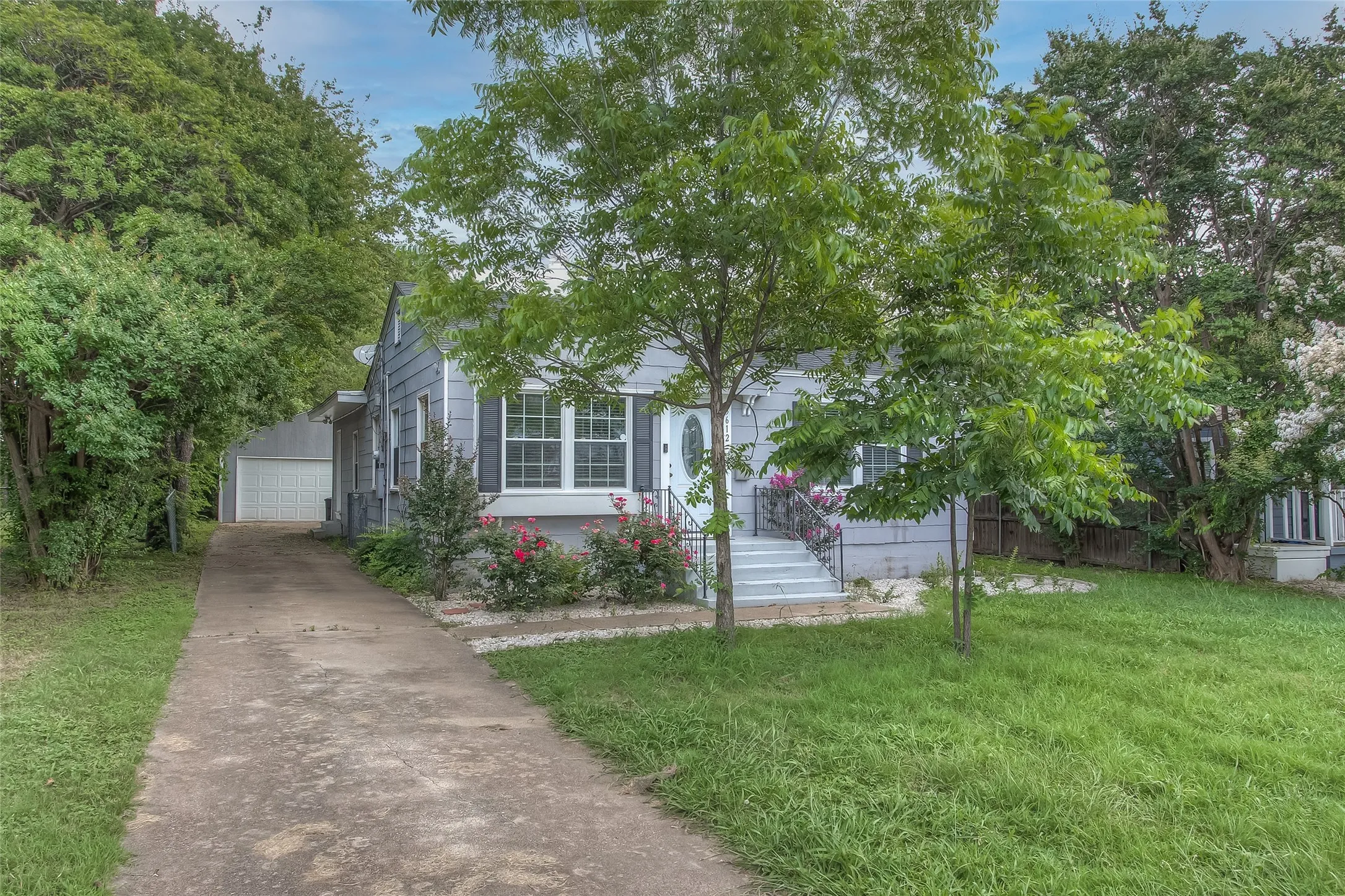 Single Family Residence For Rent in Tarrant County , 5612 Birchman Avenue, Fort Worth, Texas 76107, 3 Bedroom, 2 Bathroom, 2 Garage spaces, 1,089 Sqft, built in 1948, mls#21352759, Real Estate Agent in Fort Worth, Homes For Rent in Tarrant county, Homes For Rent in Fort Worth, Realtor in Fort Worth Texas, Real Estate Brokerage Independent Realty Texas, Luminita Cordes Realtor