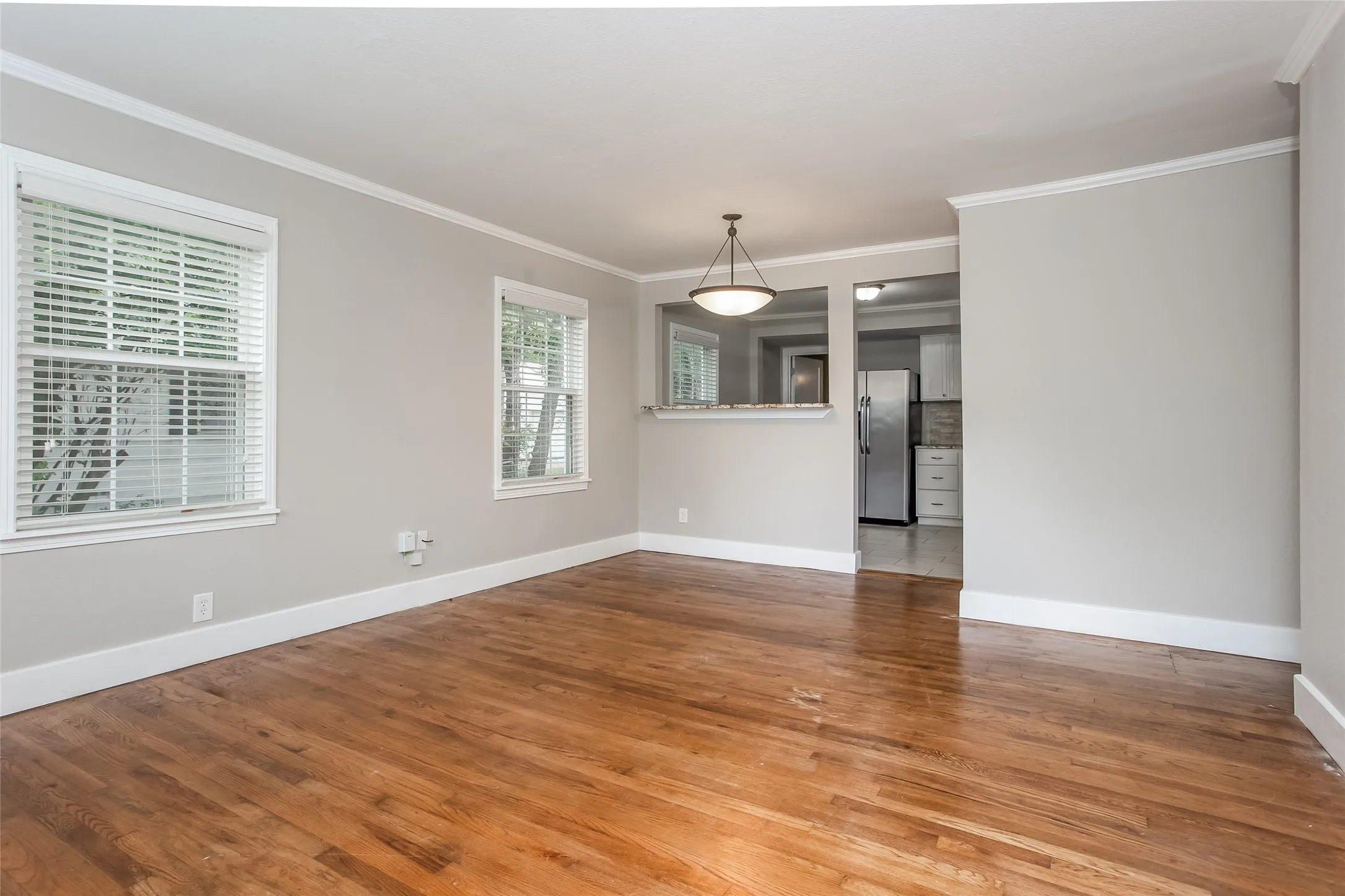 Single Family Residence For Rent in Tarrant County , 5612 Birchman Avenue, Fort Worth, Texas 76107, 3 Bedroom, 2 Bathroom, 2 Garage spaces, 1,089 Sqft, built in 1948, mls#21352759, Real Estate Agent in Fort Worth, Homes For Rent in Tarrant county, Homes For Rent in Fort Worth, Realtor in Fort Worth Texas, Real Estate Brokerage Independent Realty Texas, Luminita Cordes Realtor