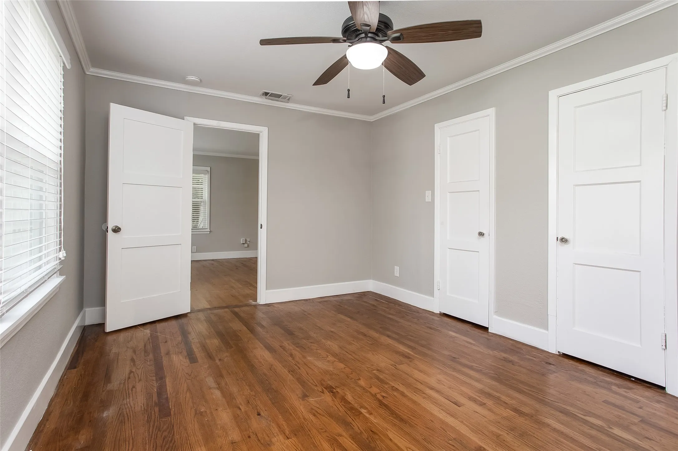 Single Family Residence For Rent in Tarrant County , 5612 Birchman Avenue, Fort Worth, Texas 76107, 3 Bedroom, 2 Bathroom, 2 Garage spaces, 1,089 Sqft, built in 1948, mls#21352759, Real Estate Agent in Fort Worth, Homes For Rent in Tarrant county, Homes For Rent in Fort Worth, Realtor in Fort Worth Texas, Real Estate Brokerage Independent Realty Texas, Luminita Cordes Realtor