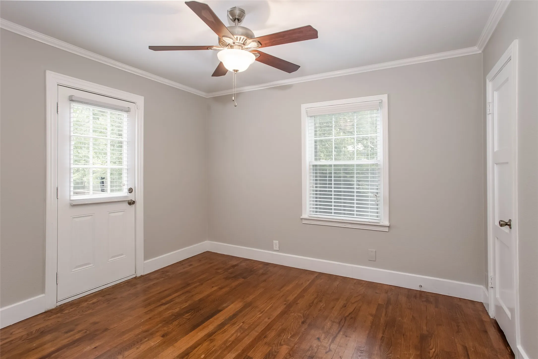 Single Family Residence For Rent in Tarrant County , 5612 Birchman Avenue, Fort Worth, Texas 76107, 3 Bedroom, 2 Bathroom, 2 Garage spaces, 1,089 Sqft, built in 1948, mls#21352759, Real Estate Agent in Fort Worth, Homes For Rent in Tarrant county, Homes For Rent in Fort Worth, Realtor in Fort Worth Texas, Real Estate Brokerage Independent Realty Texas, Luminita Cordes Realtor