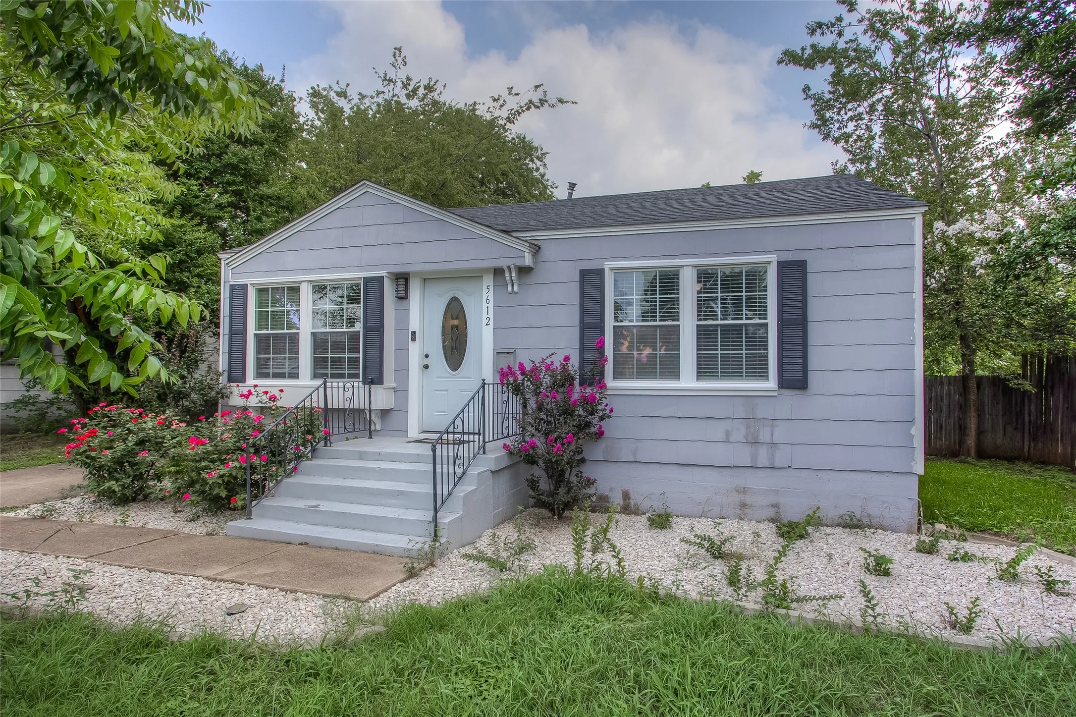 Single Family Residence For Rent in Tarrant County , 5612 Birchman Avenue, Fort Worth, Texas 76107, 3 Bedroom, 2 Bathroom, 2 Garage spaces, 1,089 Sqft, built in 1948, mls#21352759, Real Estate Agent in Fort Worth, Homes For Rent in Tarrant county, Homes For Rent in Fort Worth, Realtor in Fort Worth Texas, Real Estate Brokerage Independent Realty Texas, Luminita Cordes Realtor