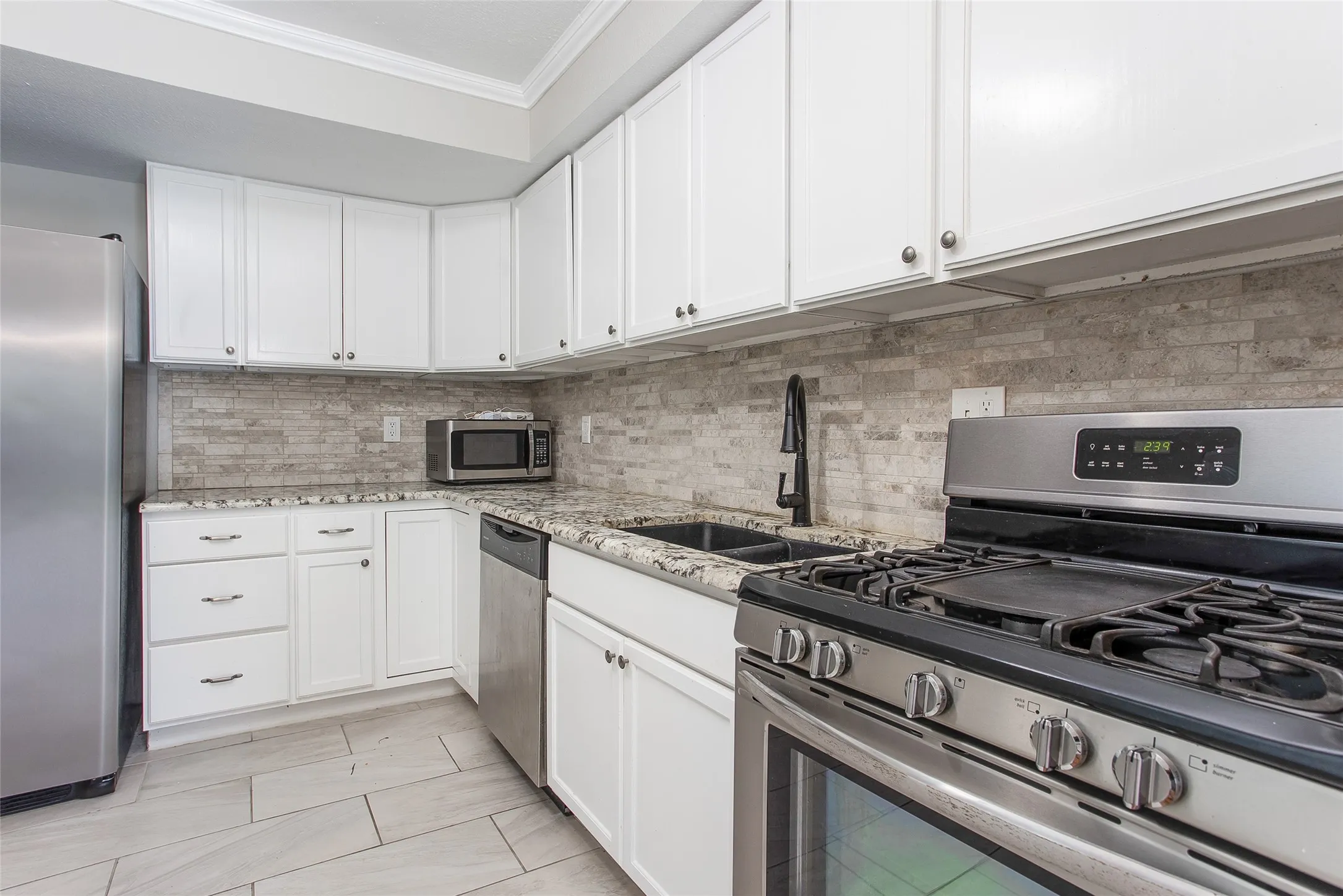 Single Family Residence For Rent in Tarrant County , 5612 Birchman Avenue, Fort Worth, Texas 76107, 3 Bedroom, 2 Bathroom, 2 Garage spaces, 1,089 Sqft, built in 1948, mls#21352759, Real Estate Agent in Fort Worth, Homes For Rent in Tarrant county, Homes For Rent in Fort Worth, Realtor in Fort Worth Texas, Real Estate Brokerage Independent Realty Texas, Luminita Cordes Realtor