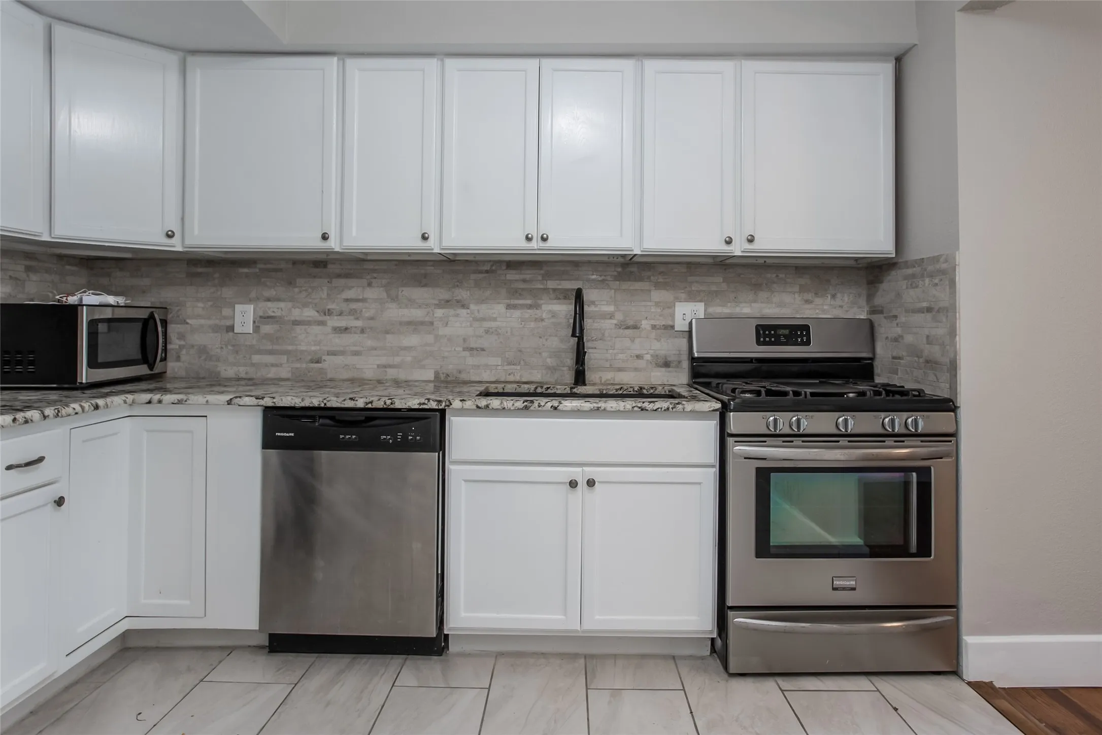 Single Family Residence For Rent in Tarrant County , 5612 Birchman Avenue, Fort Worth, Texas 76107, 3 Bedroom, 2 Bathroom, 2 Garage spaces, 1,089 Sqft, built in 1948, mls#21352759, Real Estate Agent in Fort Worth, Homes For Rent in Tarrant county, Homes For Rent in Fort Worth, Realtor in Fort Worth Texas, Real Estate Brokerage Independent Realty Texas, Luminita Cordes Realtor