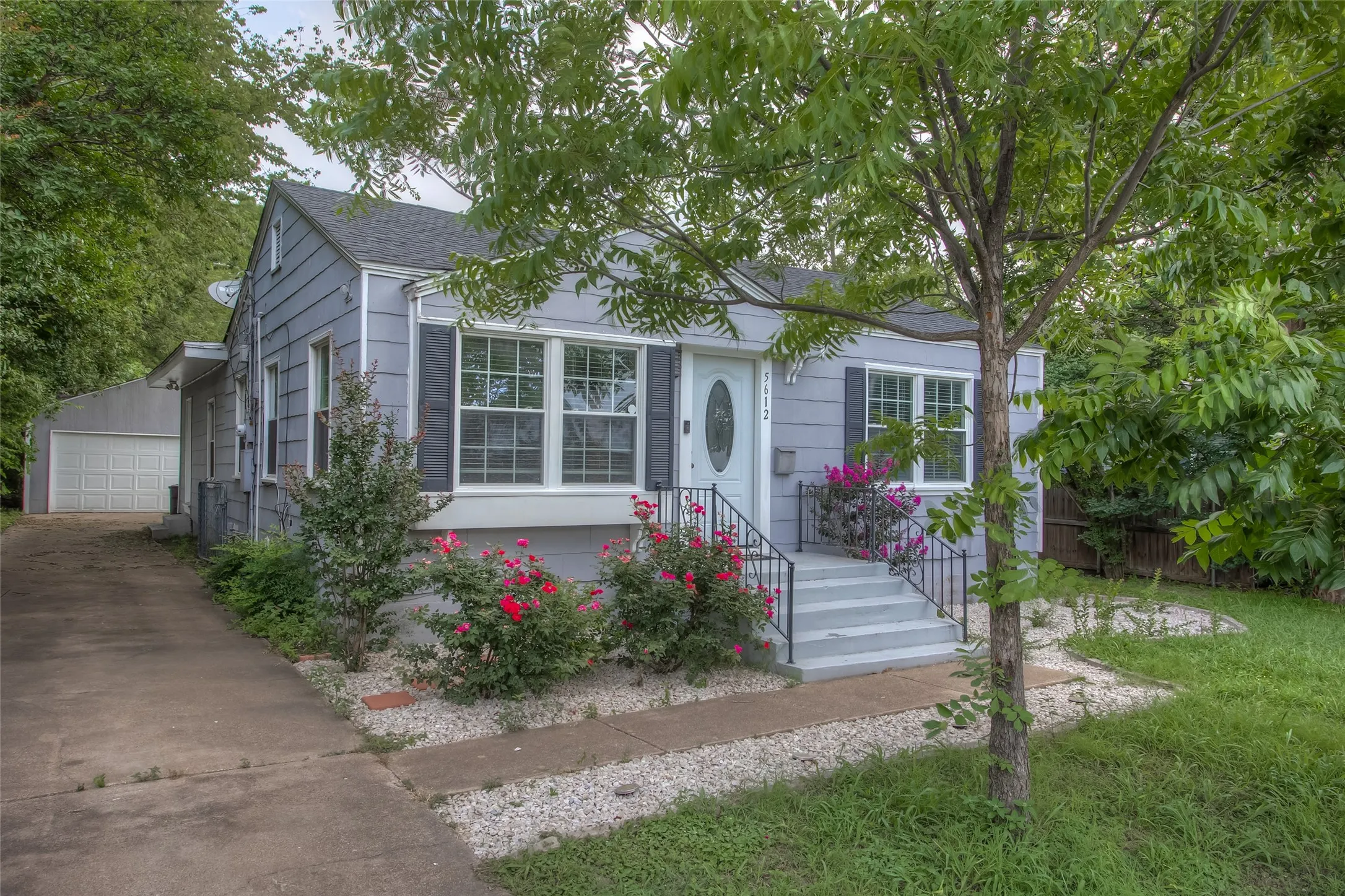 Single Family Residence For Rent in Tarrant County , 5612 Birchman Avenue, Fort Worth, Texas 76107, 3 Bedroom, 2 Bathroom, 2 Garage spaces, 1,089 Sqft, built in 1948, mls#21352759, Real Estate Agent in Fort Worth, Homes For Rent in Tarrant county, Homes For Rent in Fort Worth, Realtor in Fort Worth Texas, Real Estate Brokerage Independent Realty Texas, Luminita Cordes Realtor