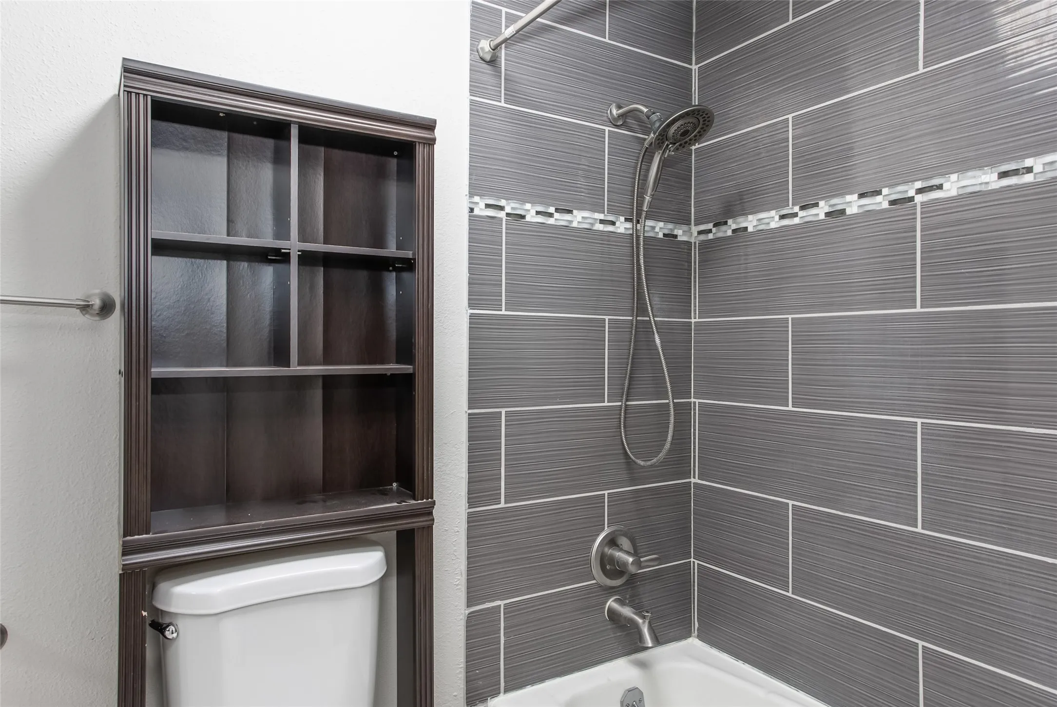 Single Family Residence For Rent in Tarrant County , 5612 Birchman Avenue, Fort Worth, Texas 76107, 3 Bedroom, 2 Bathroom, 2 Garage spaces, 1,089 Sqft, built in 1948, mls#21352759, Real Estate Agent in Fort Worth, Homes For Rent in Tarrant county, Homes For Rent in Fort Worth, Realtor in Fort Worth Texas, Real Estate Brokerage Independent Realty Texas, Luminita Cordes Realtor
