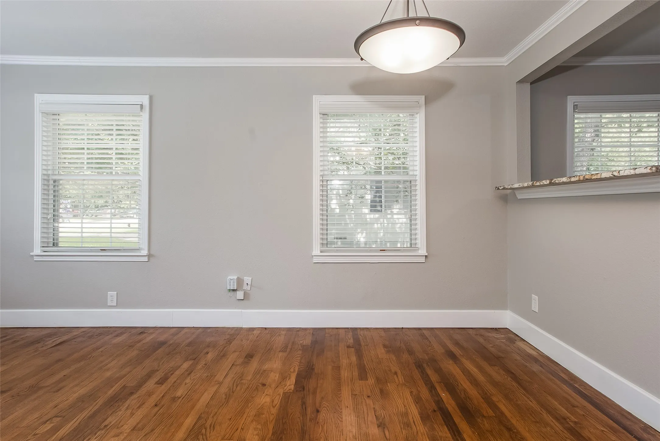 Single Family Residence For Rent in Tarrant County , 5612 Birchman Avenue, Fort Worth, Texas 76107, 3 Bedroom, 2 Bathroom, 2 Garage spaces, 1,089 Sqft, built in 1948, mls#21352759, Real Estate Agent in Fort Worth, Homes For Rent in Tarrant county, Homes For Rent in Fort Worth, Realtor in Fort Worth Texas, Real Estate Brokerage Independent Realty Texas, Luminita Cordes Realtor
