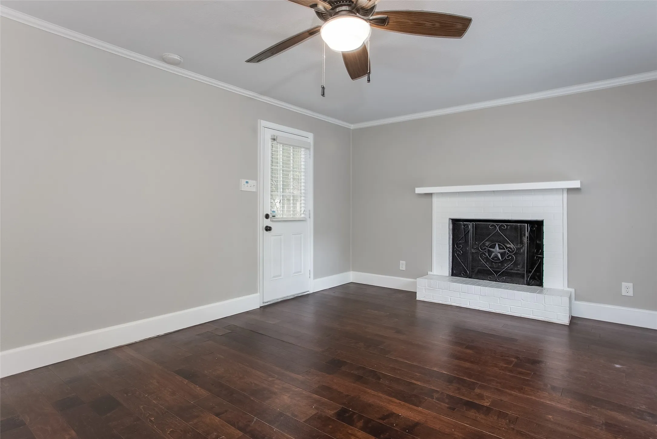 Single Family Residence For Rent in Tarrant County , 5612 Birchman Avenue, Fort Worth, Texas 76107, 3 Bedroom, 2 Bathroom, 2 Garage spaces, 1,089 Sqft, built in 1948, mls#21352759, Real Estate Agent in Fort Worth, Homes For Rent in Tarrant county, Homes For Rent in Fort Worth, Realtor in Fort Worth Texas, Real Estate Brokerage Independent Realty Texas, Luminita Cordes Realtor