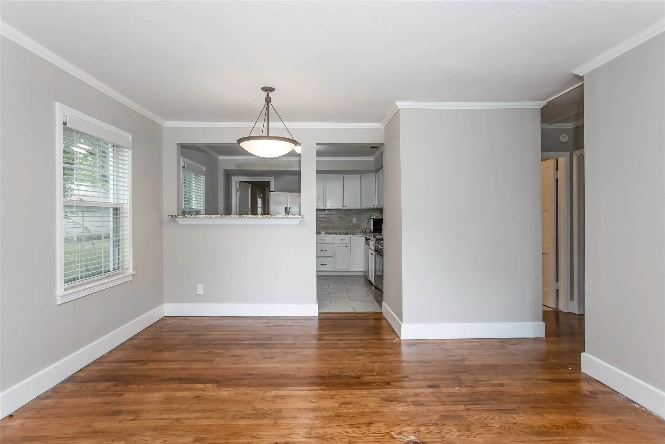 Single Family Residence For Rent in Tarrant County , 5612 Birchman Avenue, Fort Worth, Texas 76107, 3 Bedroom, 2 Bathroom, 2 Garage spaces, 1,089 Sqft, built in 1948, mls#21352759, Real Estate Agent in Fort Worth, Homes For Rent in Tarrant county, Homes For Rent in Fort Worth, Realtor in Fort Worth Texas, Real Estate Brokerage Independent Realty Texas, Luminita Cordes Realtor