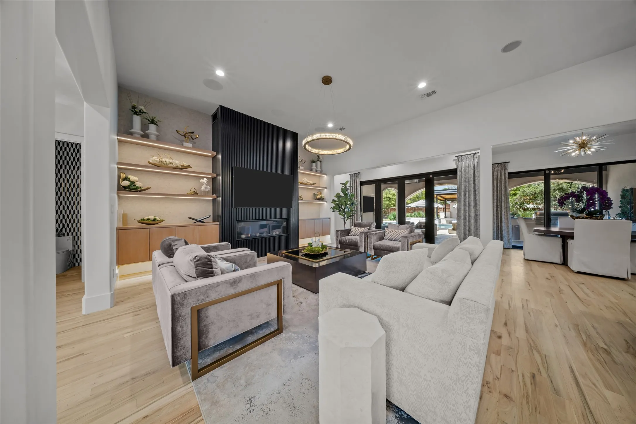 Full home remodel to modern transitional aesthetic; interior design by Susan
Semmelmann, complete with modern fireplaces, floating shelves, and accent lighting.