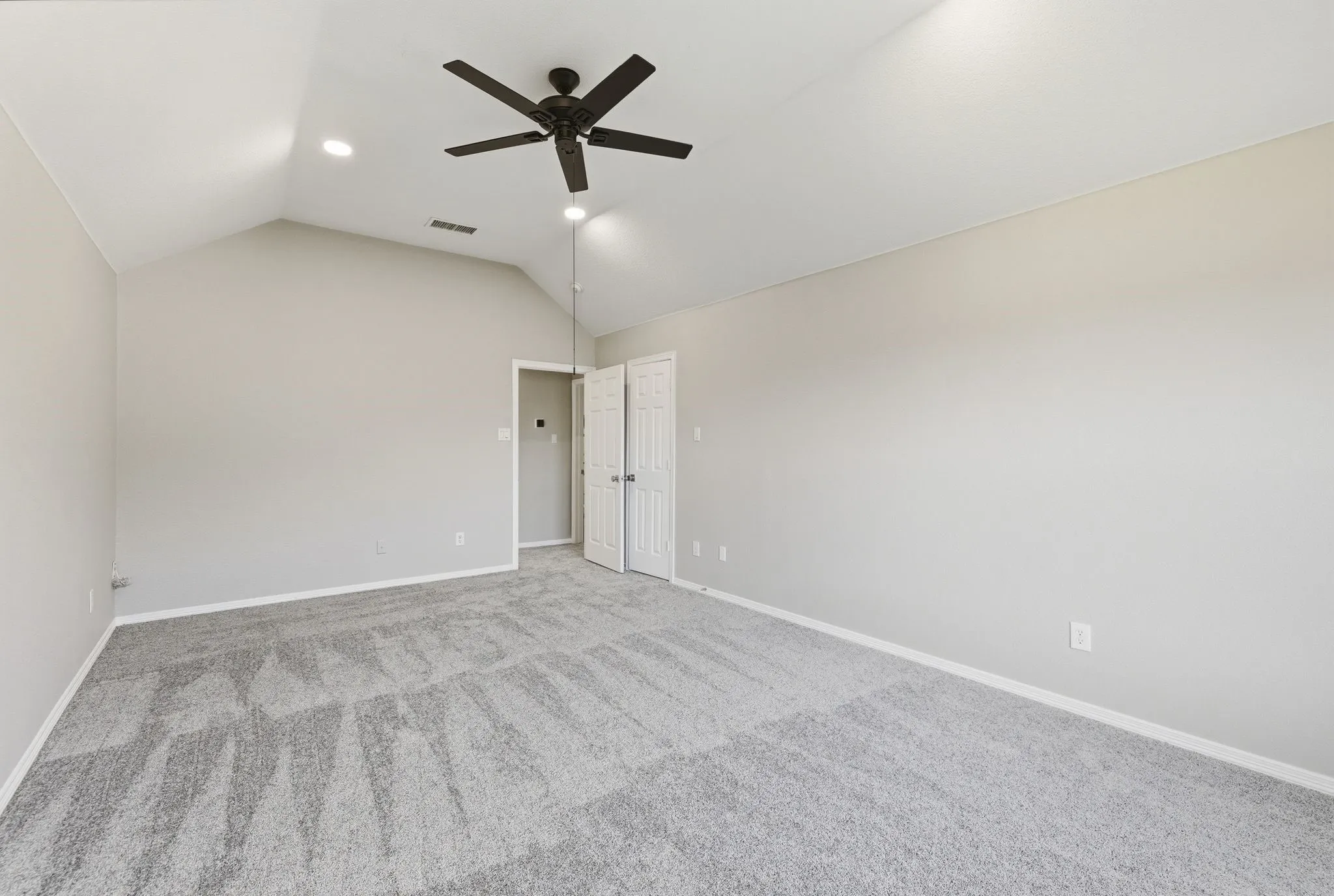 Single Family Residence For Rent in Tarrant County , 7000 Winthorp Drive, Arlington, Texas 76001, 5 Bedroom, 3 Bathroom, 2 Garage spaces, 3,009 Sqft, built in 2002, mls#21353632, Real Estate Agent in Arlington, Homes For Rent in Tarrant county, Homes For Rent in Arlington, Realtor in Arlington Texas, Real Estate Brokerage Independent Realty Texas, Luminita Cordes Realtor