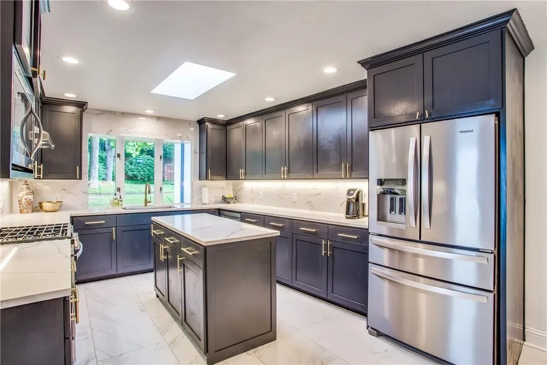 Single Family Residence For Rent in Dallas County , 4804 Alan Dale Lane, Dallas, Texas 75209, 4 Bedroom, 5 Bathroom, 2 Garage spaces, 4,657 Sqft, built in 1938, mls#21353630, Real Estate Agent in Dallas, Homes For Rent in Dallas county, Homes For Rent in Dallas, Realtor in Dallas Texas, Real Estate Brokerage Independent Realty Texas, Luminita Cordes Realtor
