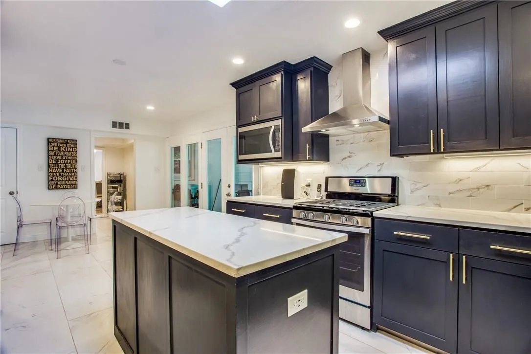 Single Family Residence For Rent in Dallas County , 4804 Alan Dale Lane, Dallas, Texas 75209, 4 Bedroom, 5 Bathroom, 2 Garage spaces, 4,657 Sqft, built in 1938, mls#21353630, Real Estate Agent in Dallas, Homes For Rent in Dallas county, Homes For Rent in Dallas, Realtor in Dallas Texas, Real Estate Brokerage Independent Realty Texas, Luminita Cordes Realtor