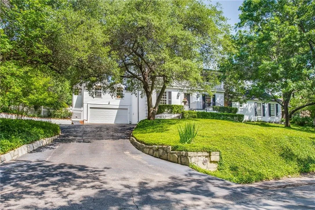 Single Family Residence For Rent in Dallas County , 4804 Alan Dale Lane, Dallas, Texas 75209, 4 Bedroom, 5 Bathroom, 2 Garage spaces, 4,657 Sqft, built in 1938, mls#21353630, Real Estate Agent in Dallas, Homes For Rent in Dallas county, Homes For Rent in Dallas, Realtor in Dallas Texas, Real Estate Brokerage Independent Realty Texas, Luminita Cordes Realtor