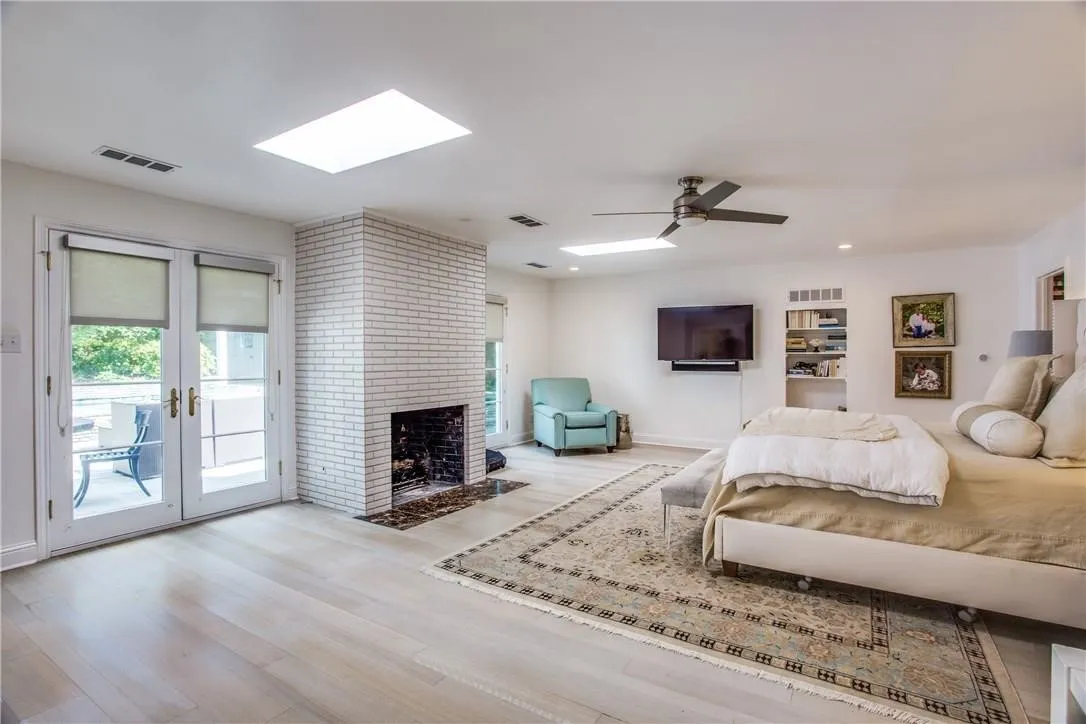 Single Family Residence For Rent in Dallas County , 4804 Alan Dale Lane, Dallas, Texas 75209, 4 Bedroom, 5 Bathroom, 2 Garage spaces, 4,657 Sqft, built in 1938, mls#21353630, Real Estate Agent in Dallas, Homes For Rent in Dallas county, Homes For Rent in Dallas, Realtor in Dallas Texas, Real Estate Brokerage Independent Realty Texas, Luminita Cordes Realtor