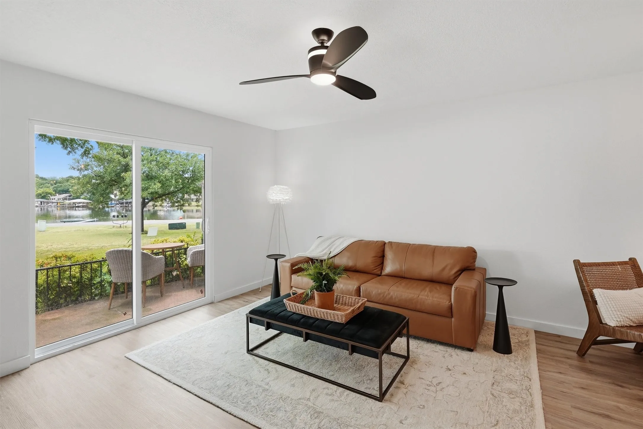 Townhouse For Rent in Hood County , 4318 Overlook Court, Granbury, Texas 76049, 2 Bedroom, 2 Bathroom, Garage spaces, 1,188 Sqft, built in 1974, mls#21353044, Real Estate Agent in Granbury, Homes For Rent in Hood county, Homes For Rent in Granbury, Realtor in Granbury Texas, Real Estate Brokerage Independent Realty Texas, Luminita Cordes Realtor