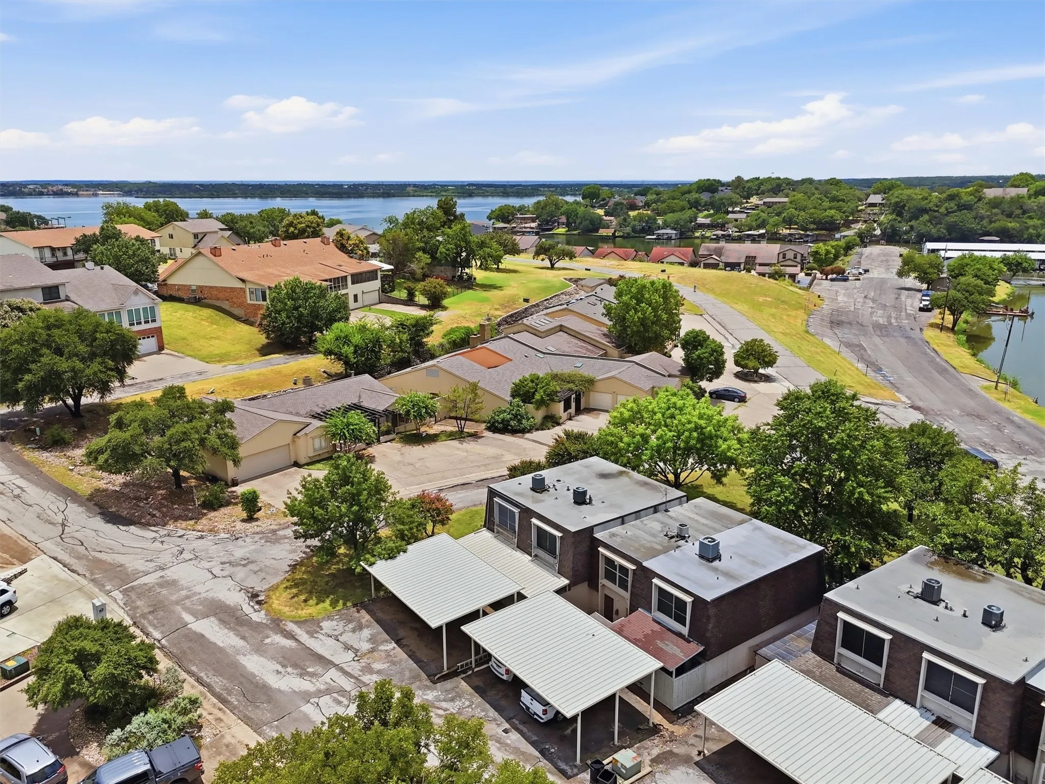 Townhouse For Rent in Hood County , 4318 Overlook Court, Granbury, Texas 76049, 2 Bedroom, 2 Bathroom, Garage spaces, 1,188 Sqft, built in 1974, mls#21353044, Real Estate Agent in Granbury, Homes For Rent in Hood county, Homes For Rent in Granbury, Realtor in Granbury Texas, Real Estate Brokerage Independent Realty Texas, Luminita Cordes Realtor