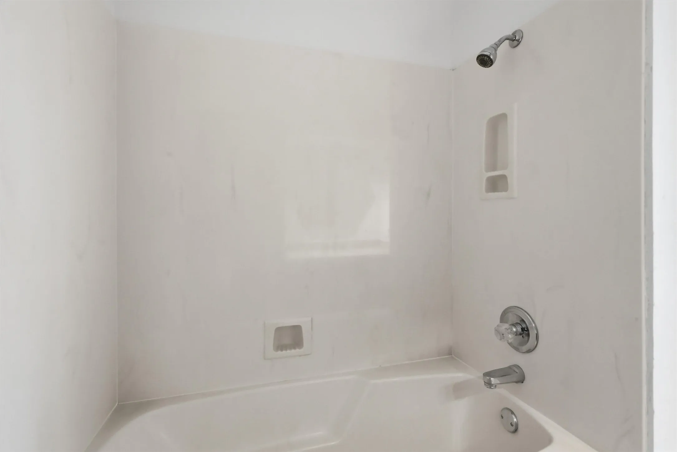 Townhouse For Rent in Hood County , 4318 Overlook Court, Granbury, Texas 76049, 2 Bedroom, 2 Bathroom, Garage spaces, 1,188 Sqft, built in 1974, mls#21353044, Real Estate Agent in Granbury, Homes For Rent in Hood county, Homes For Rent in Granbury, Realtor in Granbury Texas, Real Estate Brokerage Independent Realty Texas, Luminita Cordes Realtor