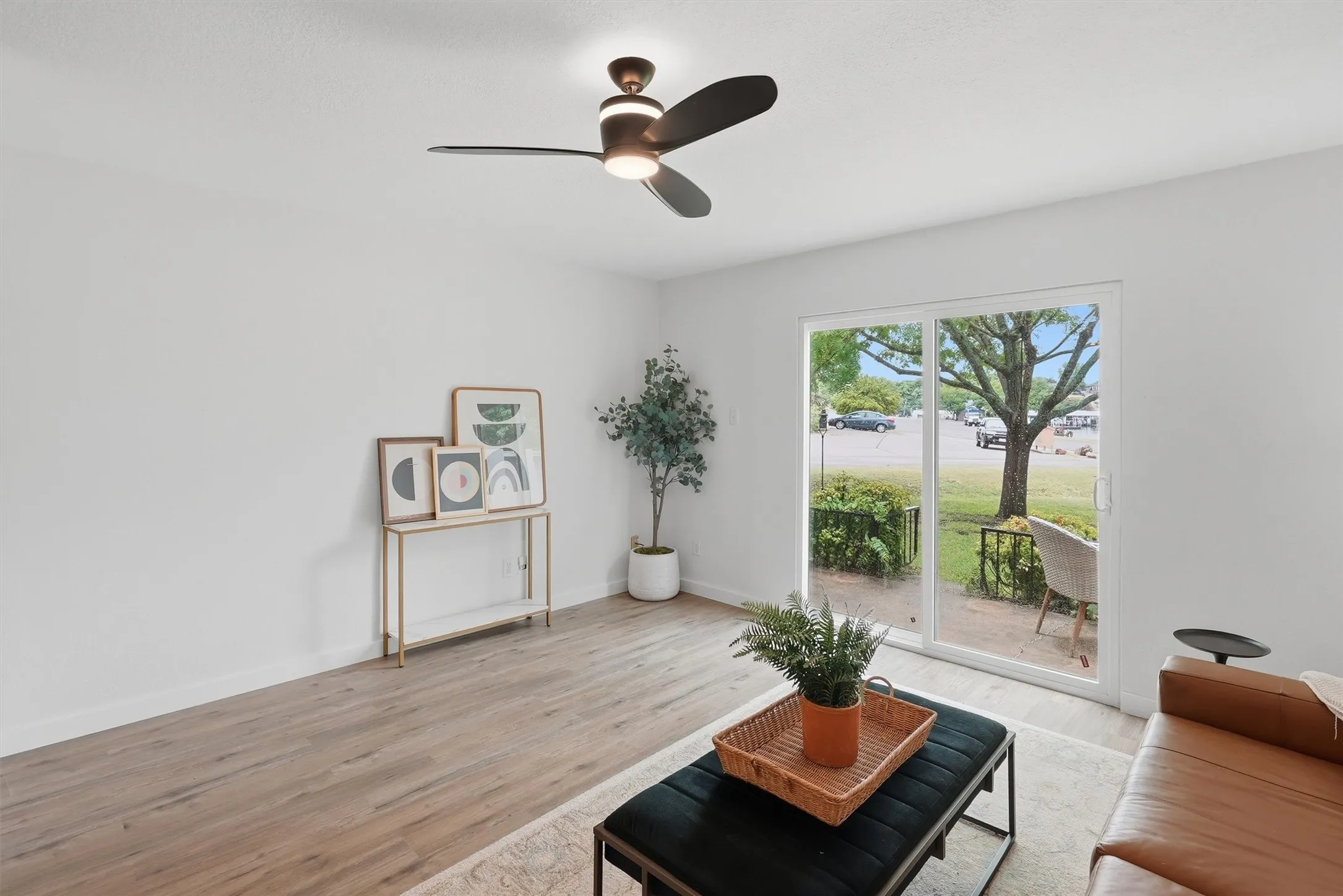 Townhouse For Rent in Hood County , 4318 Overlook Court, Granbury, Texas 76049, 2 Bedroom, 2 Bathroom, Garage spaces, 1,188 Sqft, built in 1974, mls#21353044, Real Estate Agent in Granbury, Homes For Rent in Hood county, Homes For Rent in Granbury, Realtor in Granbury Texas, Real Estate Brokerage Independent Realty Texas, Luminita Cordes Realtor