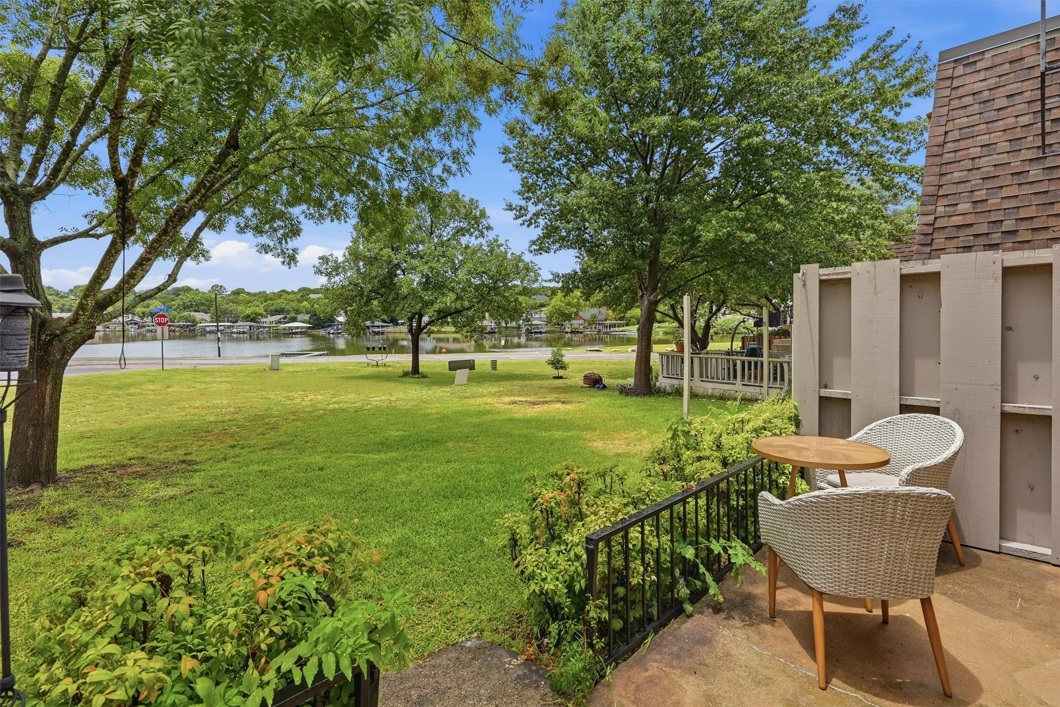 Townhouse For Rent in Hood County , 4318 Overlook Court, Granbury, Texas 76049, 2 Bedroom, 2 Bathroom, Garage spaces, 1,188 Sqft, built in 1974, mls#21353044, Real Estate Agent in Granbury, Homes For Rent in Hood county, Homes For Rent in Granbury, Realtor in Granbury Texas, Real Estate Brokerage Independent Realty Texas, Luminita Cordes Realtor