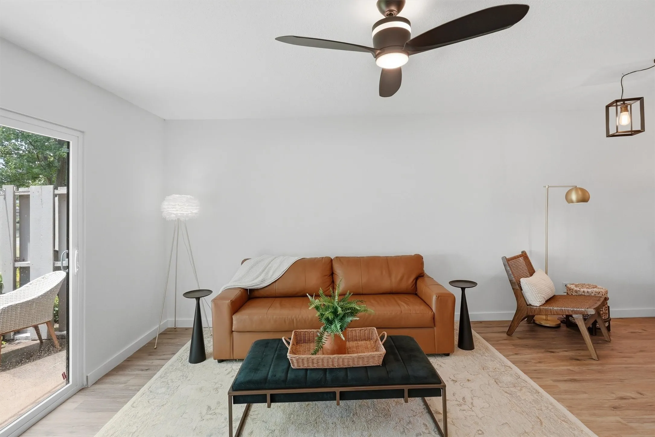 Townhouse For Rent in Hood County , 4318 Overlook Court, Granbury, Texas 76049, 2 Bedroom, 2 Bathroom, Garage spaces, 1,188 Sqft, built in 1974, mls#21353044, Real Estate Agent in Granbury, Homes For Rent in Hood county, Homes For Rent in Granbury, Realtor in Granbury Texas, Real Estate Brokerage Independent Realty Texas, Luminita Cordes Realtor