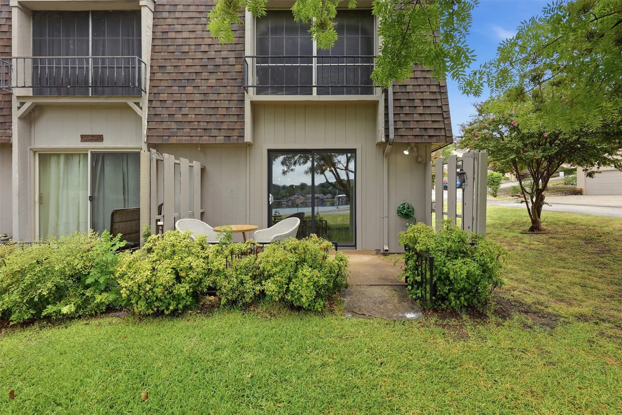 Townhouse For Rent in Hood County , 4318 Overlook Court, Granbury, Texas 76049, 2 Bedroom, 2 Bathroom, Garage spaces, 1,188 Sqft, built in 1974, mls#21353044, Real Estate Agent in Granbury, Homes For Rent in Hood county, Homes For Rent in Granbury, Realtor in Granbury Texas, Real Estate Brokerage Independent Realty Texas, Luminita Cordes Realtor