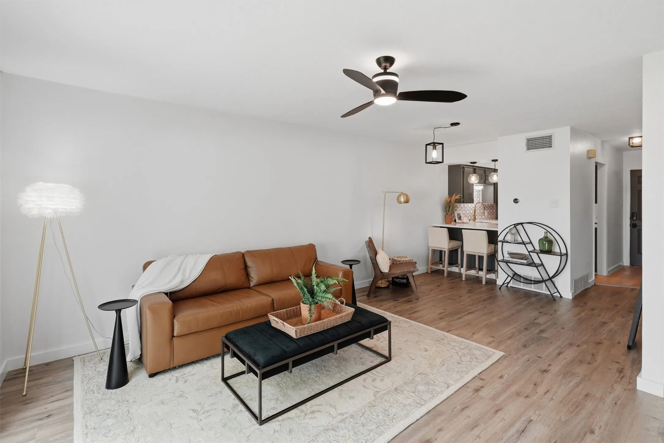 Townhouse For Rent in Hood County , 4318 Overlook Court, Granbury, Texas 76049, 2 Bedroom, 2 Bathroom, Garage spaces, 1,188 Sqft, built in 1974, mls#21353044, Real Estate Agent in Granbury, Homes For Rent in Hood county, Homes For Rent in Granbury, Realtor in Granbury Texas, Real Estate Brokerage Independent Realty Texas, Luminita Cordes Realtor