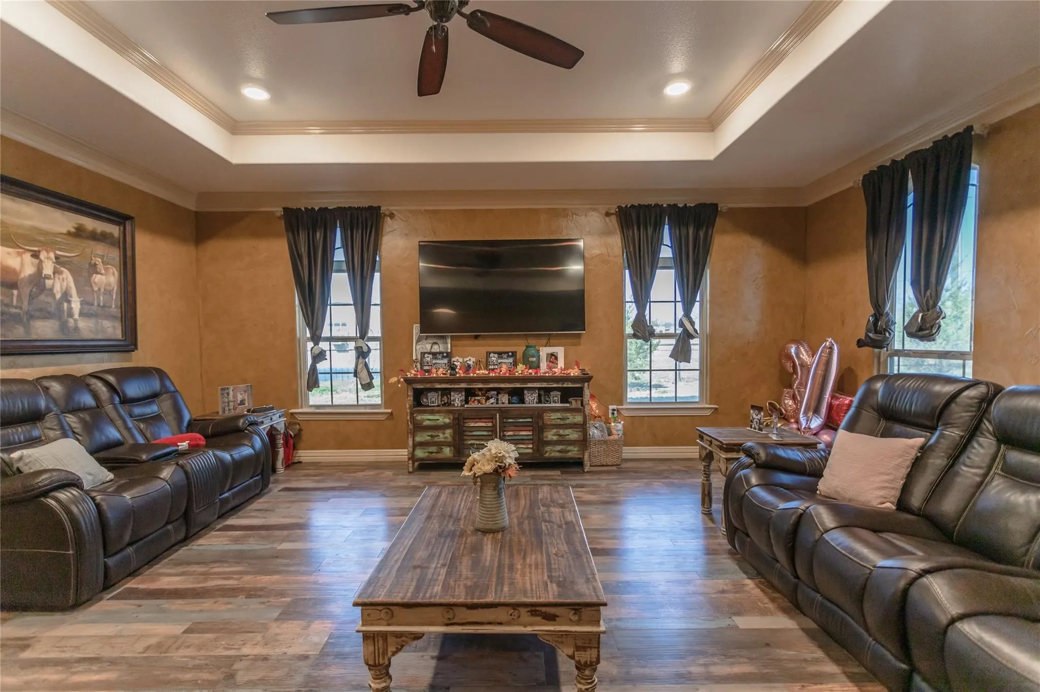 Tray ceiling with recessed lighting and crown molding