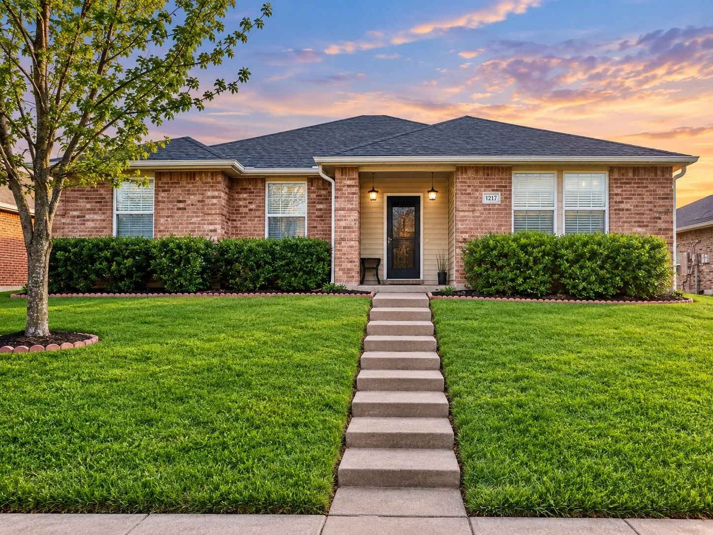 Single Family Residence For Rent in Rockwall County , 1217 Evergreen Street, Royse City, Texas 75189, 3 Bedroom, 2 Bathroom, 2 Garage spaces, 1,702 Sqft, built in 2006, mls#21353639, Real Estate Agent in Royse City, Homes For Rent in Rockwall county, Homes For Rent in Royse City, Realtor in Royse City Texas, Real Estate Brokerage Independent Realty Texas, Luminita Cordes Realtor