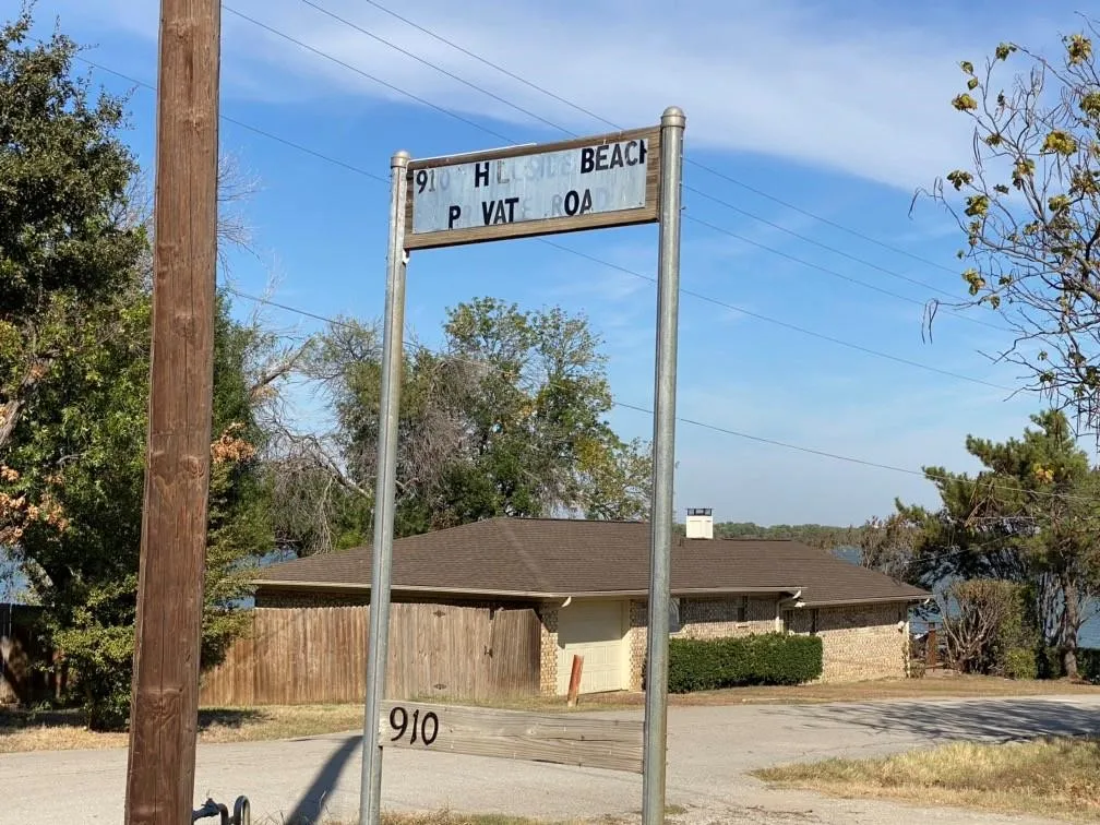 Apartment For Rent in Denton County , 910 Hillside Beach Drive, Little Elm, Texas 75068, 1 Bedroom, 1 Bathroom, Garage spaces, 750 Sqft, built in 1965, mls#21352316, Real Estate Agent in Little Elm, Homes For Rent in Denton county, Homes For Rent in Little Elm, Realtor in Little Elm Texas, Real Estate Brokerage Independent Realty Texas, Luminita Cordes Realtor