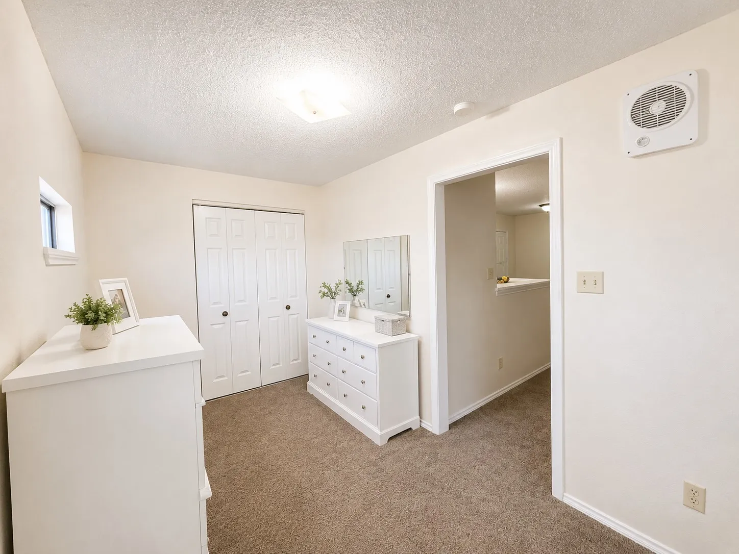 Apartment For Rent in Denton County , 910 Hillside Beach Drive, Little Elm, Texas 75068, 1 Bedroom, 1 Bathroom, Garage spaces, 750 Sqft, built in 1965, mls#21352316, Real Estate Agent in Little Elm, Homes For Rent in Denton county, Homes For Rent in Little Elm, Realtor in Little Elm Texas, Real Estate Brokerage Independent Realty Texas, Luminita Cordes Realtor