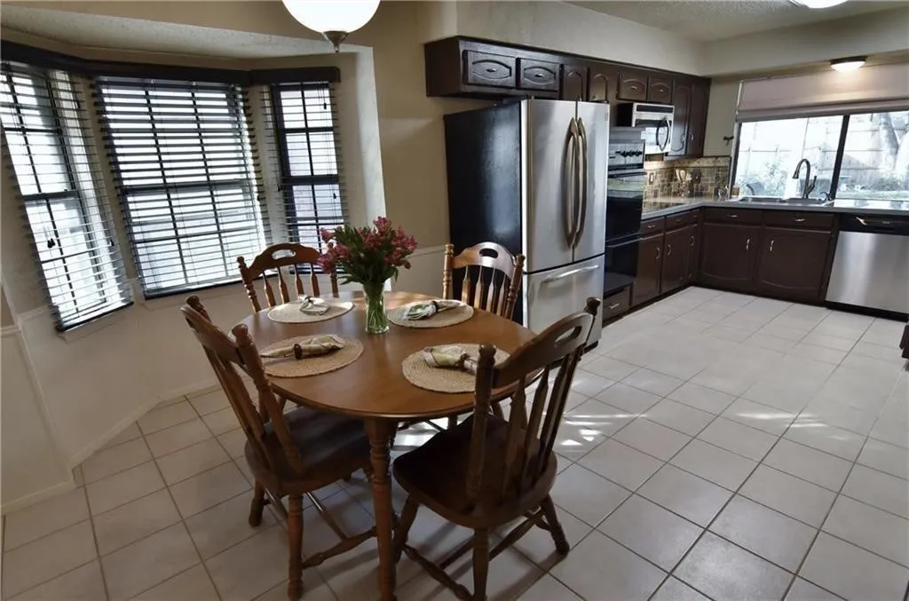 Single Family Residence For Rent in Tarrant County , 1309 San Marcos Drive, Arlington, Texas 76012, 3 Bedrooms, 2 Bathrooms, 2 Garage spaces, 1,780 Sqft, built in 1976, Price $2,250, mls#21344598, Real Estate Agent in Arlington, Homes For Rent in Tarrant county, Homes For Rent in Arlington, Realtor in Arlington Texas, Real Estate Brokerage Independent Realty Texas, Luminita Cordes Realtor