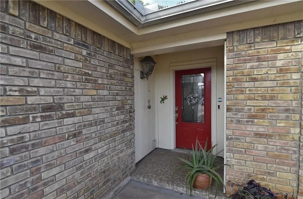 Single Family Residence For Rent in Tarrant County , 1309 San Marcos Drive, Arlington, Texas 76012, 3 Bedrooms, 2 Bathrooms, 2 Garage spaces, 1,780 Sqft, built in 1976, Price $2,250, mls#21344598, Real Estate Agent in Arlington, Homes For Rent in Tarrant county, Homes For Rent in Arlington, Realtor in Arlington Texas, Real Estate Brokerage Independent Realty Texas, Luminita Cordes Realtor