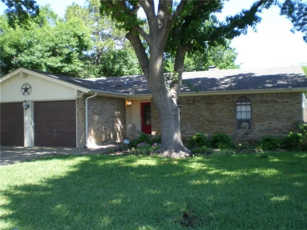 Single Family Residence For Rent in Tarrant County , 1309 San Marcos Drive, Arlington, Texas 76012, 3 Bedrooms, 2 Bathrooms, 2 Garage spaces, 1,780 Sqft, built in 1976, Price $2,250, mls#21344598, Real Estate Agent in Arlington, Homes For Rent in Tarrant county, Homes For Rent in Arlington, Realtor in Arlington Texas, Real Estate Brokerage Independent Realty Texas, Luminita Cordes Realtor