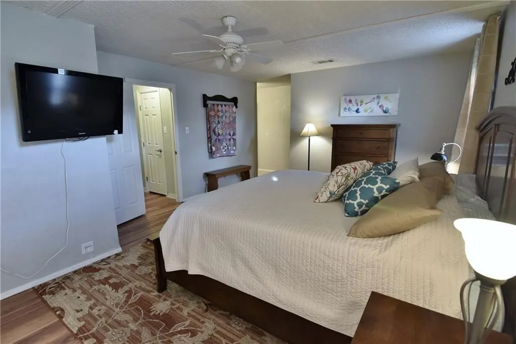 Single Family Residence For Rent in Tarrant County , 1309 San Marcos Drive, Arlington, Texas 76012, 3 Bedrooms, 2 Bathrooms, 2 Garage spaces, 1,780 Sqft, built in 1976, Price $2,250, mls#21344598, Real Estate Agent in Arlington, Homes For Rent in Tarrant county, Homes For Rent in Arlington, Realtor in Arlington Texas, Real Estate Brokerage Independent Realty Texas, Luminita Cordes Realtor