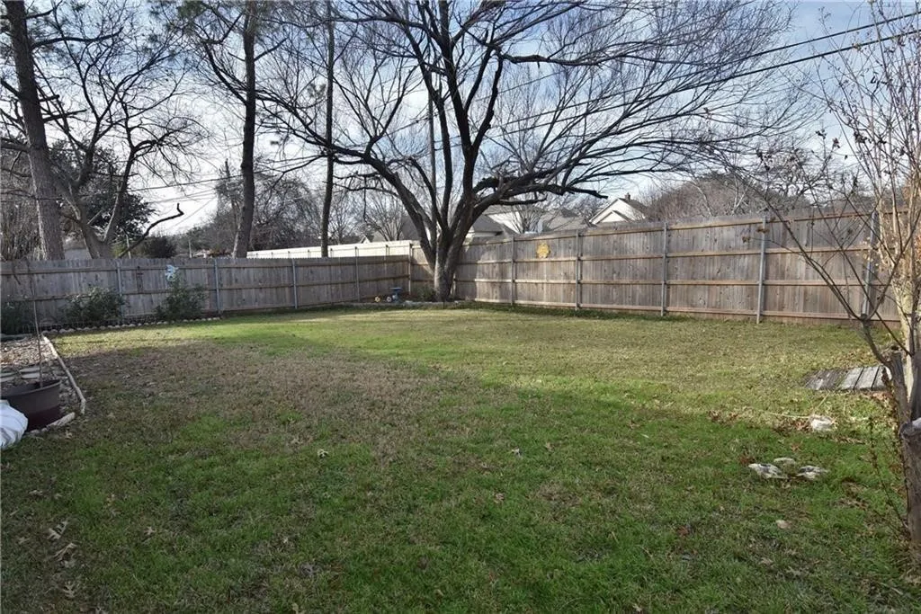Single Family Residence For Rent in Tarrant County , 1309 San Marcos Drive, Arlington, Texas 76012, 3 Bedrooms, 2 Bathrooms, 2 Garage spaces, 1,780 Sqft, built in 1976, Price $2,250, mls#21344598, Real Estate Agent in Arlington, Homes For Rent in Tarrant county, Homes For Rent in Arlington, Realtor in Arlington Texas, Real Estate Brokerage Independent Realty Texas, Luminita Cordes Realtor