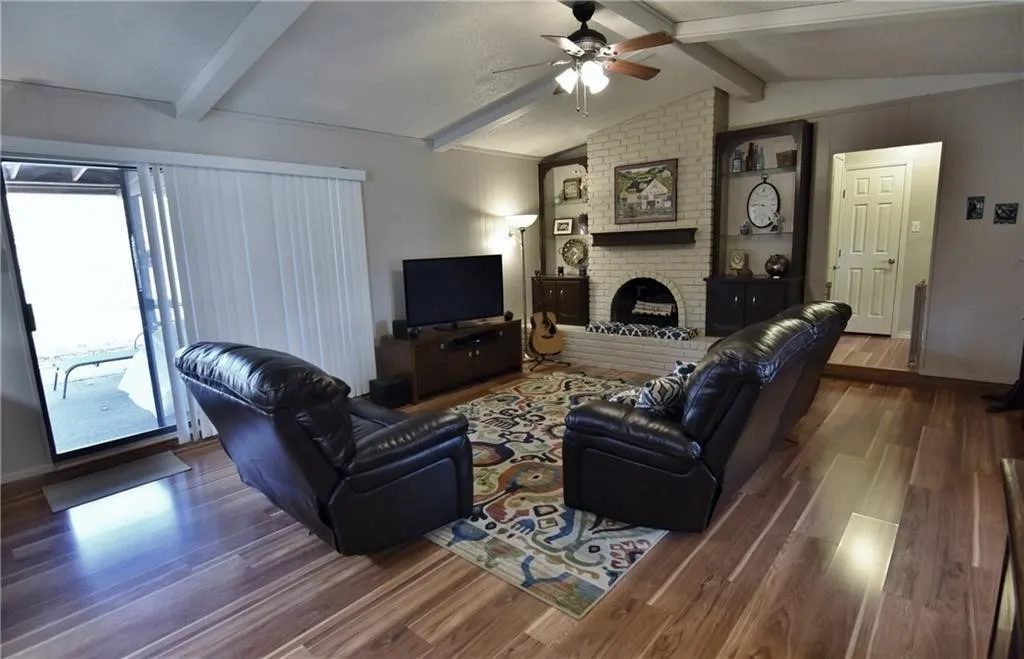 Single Family Residence For Rent in Tarrant County , 1309 San Marcos Drive, Arlington, Texas 76012, 3 Bedrooms, 2 Bathrooms, 2 Garage spaces, 1,780 Sqft, built in 1976, Price $2,250, mls#21344598, Real Estate Agent in Arlington, Homes For Rent in Tarrant county, Homes For Rent in Arlington, Realtor in Arlington Texas, Real Estate Brokerage Independent Realty Texas, Luminita Cordes Realtor