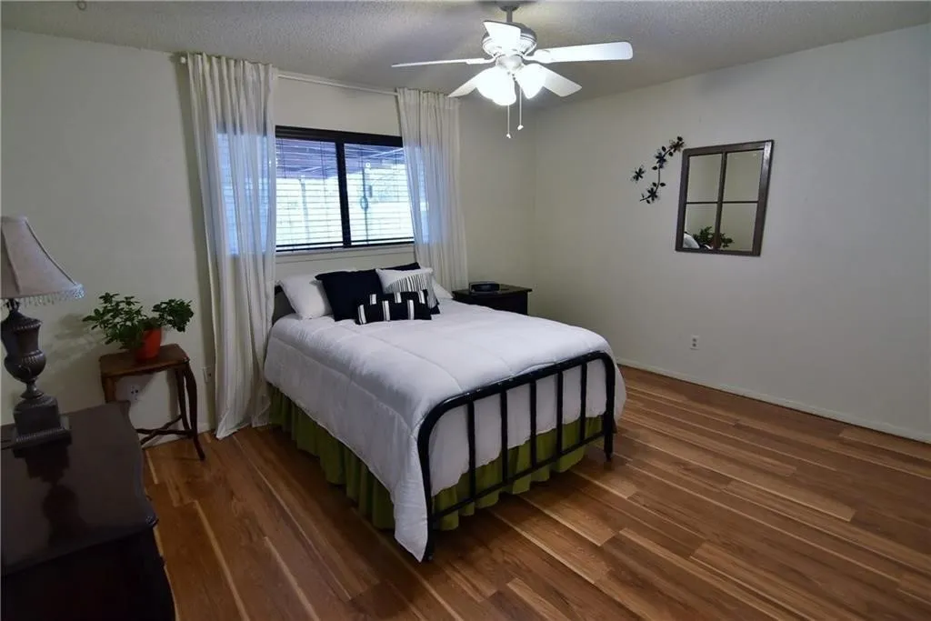 Single Family Residence For Rent in Tarrant County , 1309 San Marcos Drive, Arlington, Texas 76012, 3 Bedrooms, 2 Bathrooms, 2 Garage spaces, 1,780 Sqft, built in 1976, Price $2,250, mls#21344598, Real Estate Agent in Arlington, Homes For Rent in Tarrant county, Homes For Rent in Arlington, Realtor in Arlington Texas, Real Estate Brokerage Independent Realty Texas, Luminita Cordes Realtor