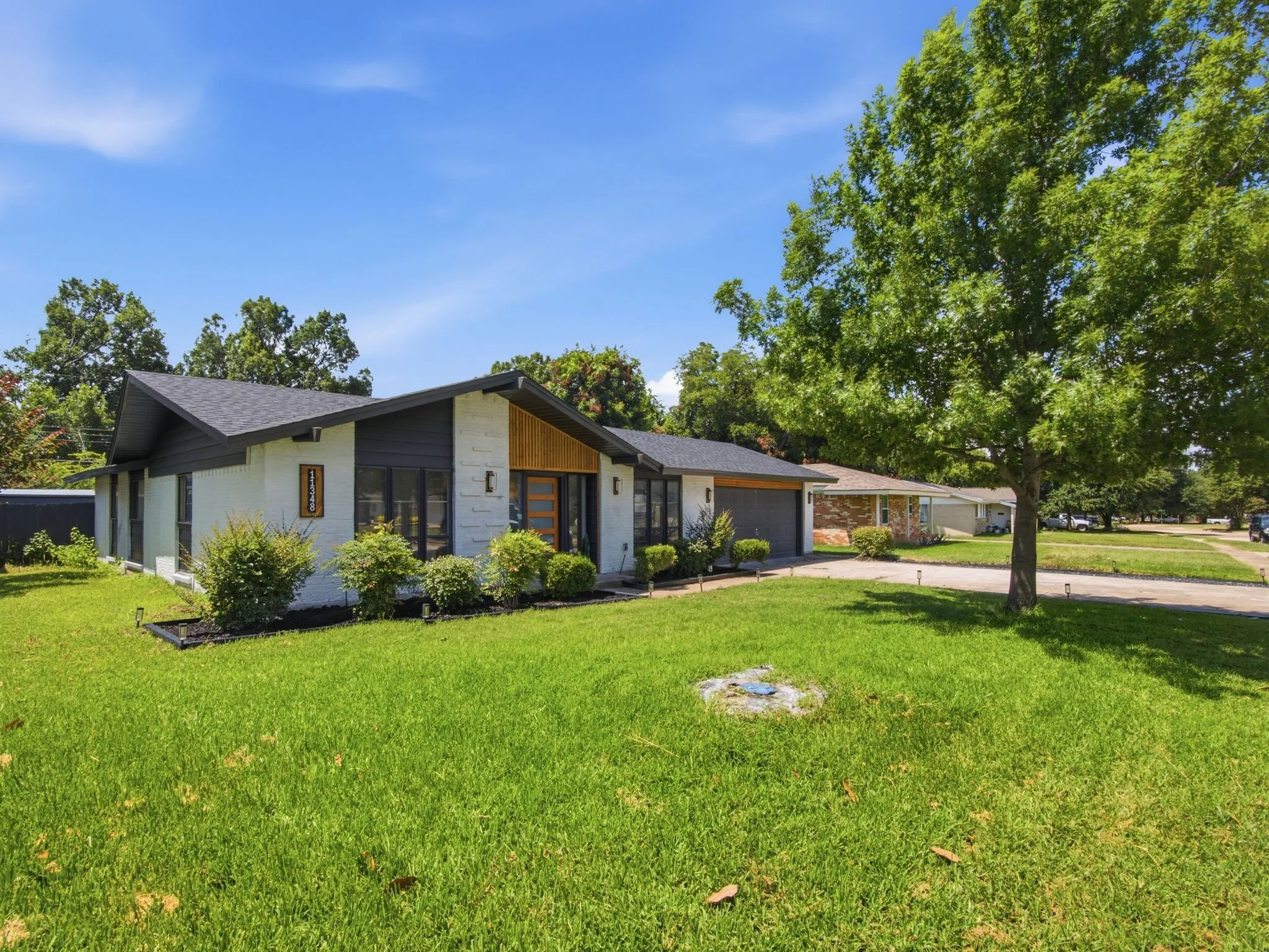 Single Family Residence For Rent in Dallas County , 11348 Carissa Drive, Dallas, Texas 75218, 3 Bedroom, 2 Bathroom, 2 Garage spaces, 1,710 Sqft, built in 1962, mls#21353647, Real Estate Agent in Dallas, Homes For Rent in Dallas county, Homes For Rent in Dallas, Realtor in Dallas Texas, Real Estate Brokerage Independent Realty Texas, Luminita Cordes Realtor