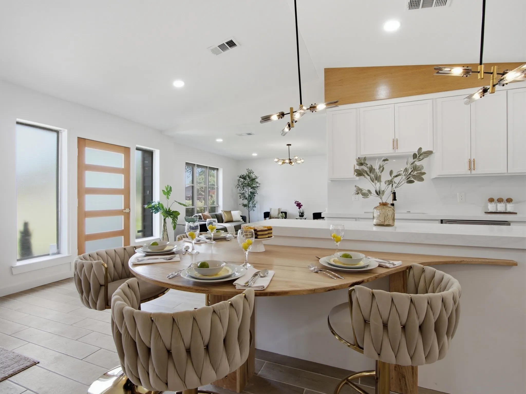 Single Family Residence For Rent in Dallas County , 11348 Carissa Drive, Dallas, Texas 75218, 3 Bedroom, 2 Bathroom, 2 Garage spaces, 1,710 Sqft, built in 1962, mls#21353647, Real Estate Agent in Dallas, Homes For Rent in Dallas county, Homes For Rent in Dallas, Realtor in Dallas Texas, Real Estate Brokerage Independent Realty Texas, Luminita Cordes Realtor