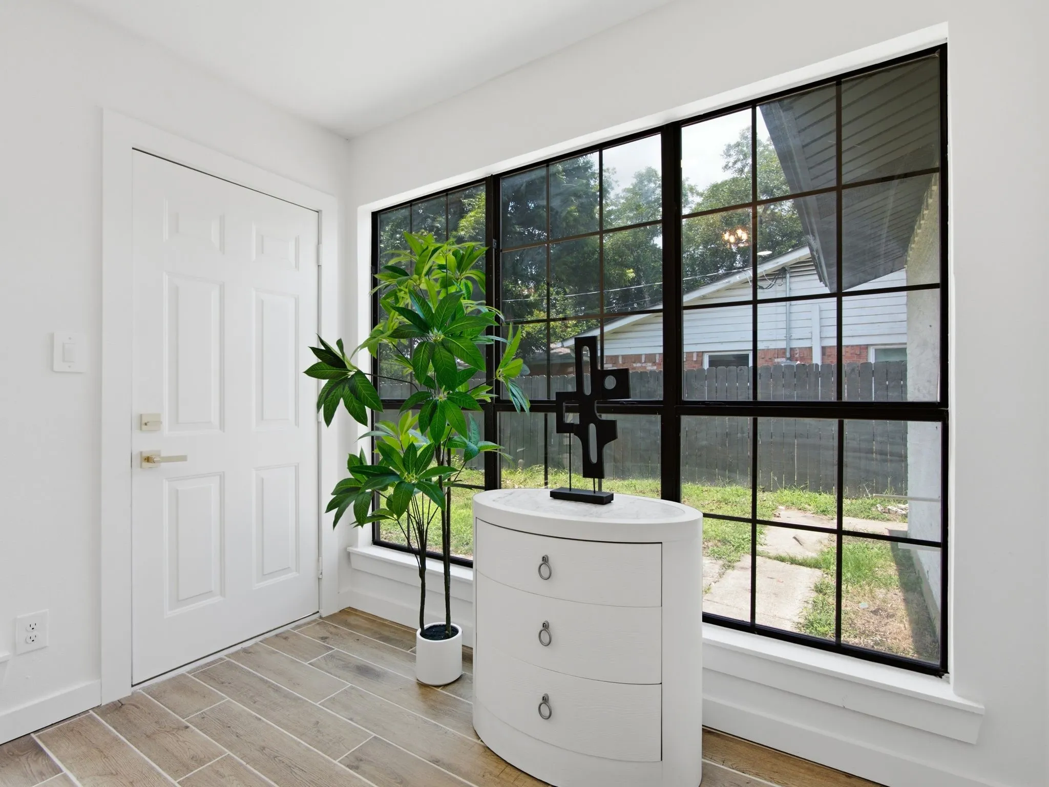 Single Family Residence For Rent in Dallas County , 11348 Carissa Drive, Dallas, Texas 75218, 3 Bedroom, 2 Bathroom, 2 Garage spaces, 1,710 Sqft, built in 1962, mls#21353647, Real Estate Agent in Dallas, Homes For Rent in Dallas county, Homes For Rent in Dallas, Realtor in Dallas Texas, Real Estate Brokerage Independent Realty Texas, Luminita Cordes Realtor