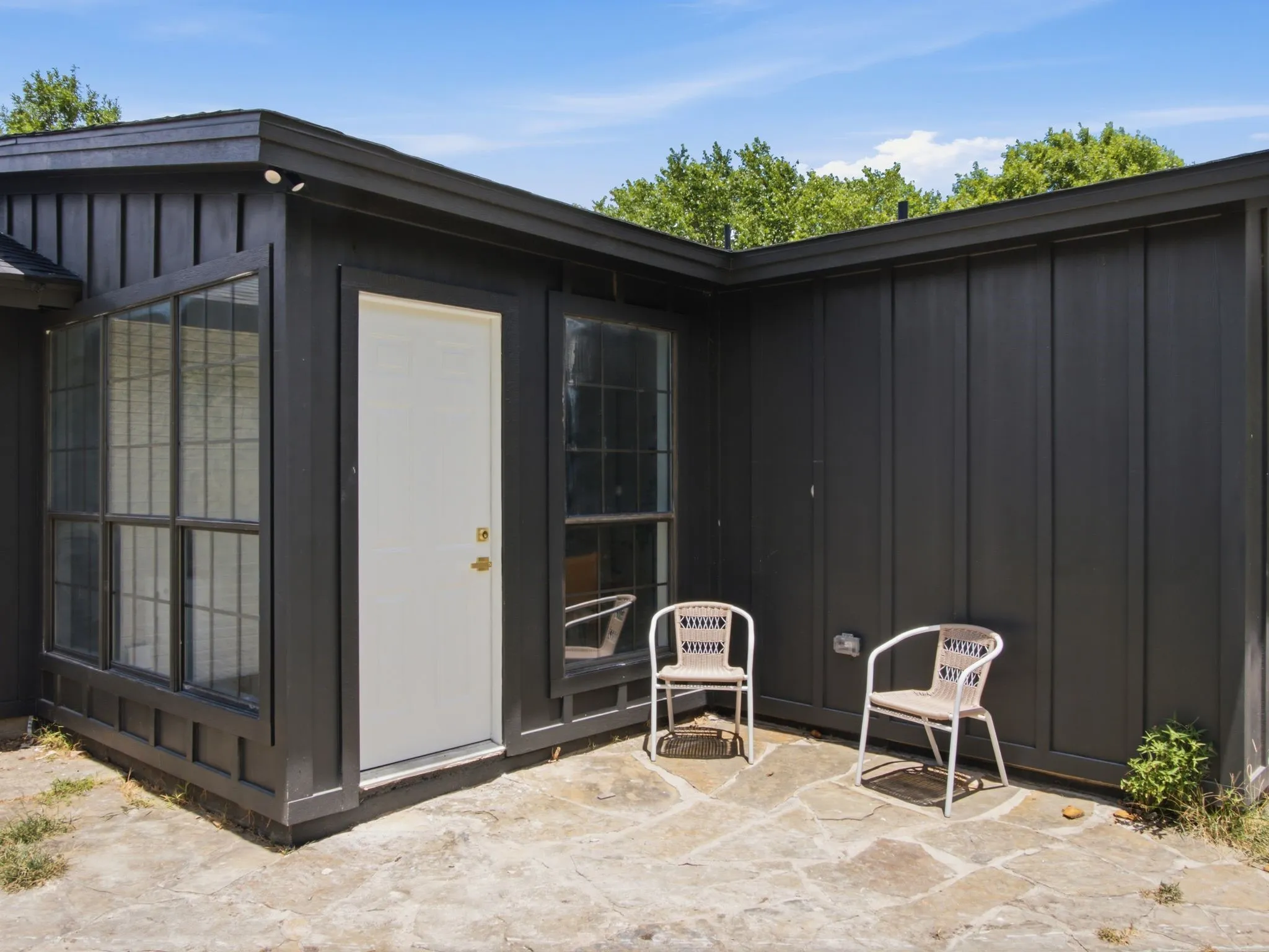 Single Family Residence For Rent in Dallas County , 11348 Carissa Drive, Dallas, Texas 75218, 3 Bedroom, 2 Bathroom, 2 Garage spaces, 1,710 Sqft, built in 1962, mls#21353647, Real Estate Agent in Dallas, Homes For Rent in Dallas county, Homes For Rent in Dallas, Realtor in Dallas Texas, Real Estate Brokerage Independent Realty Texas, Luminita Cordes Realtor
